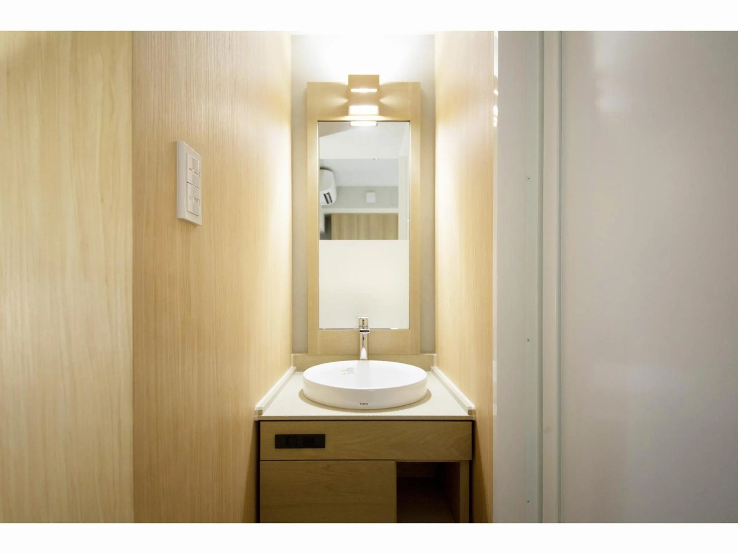 HOTEL HILLARYS Shinsaibashi