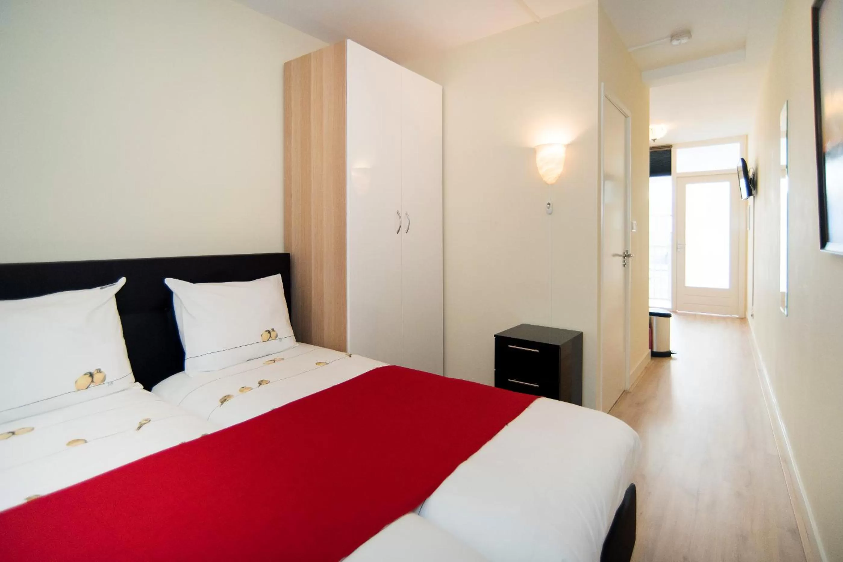 Bed in Midtown Hotel Twin Studio