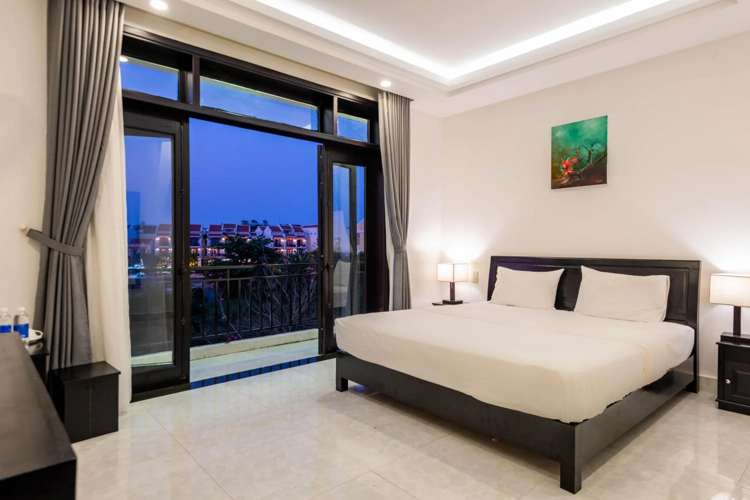 Bed in Flamingo Villa Homestay - Big Rooms with Balcony - Close to Hoi An Old Town 200m & Temple Bridge - Large Outside Pool for Sun Bathing