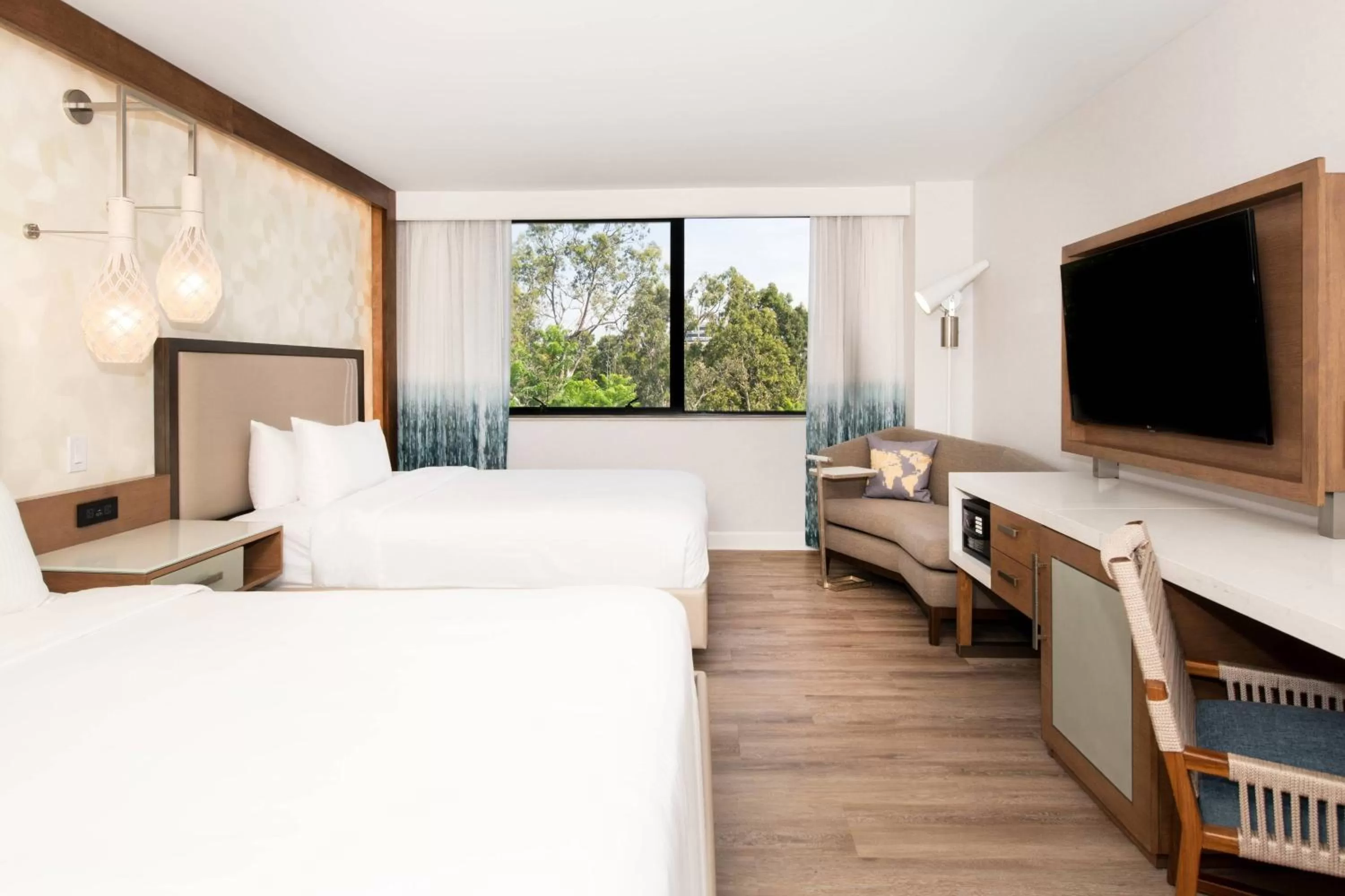 Photo of the whole room, Bed in Renaissance Newport Beach Hotel