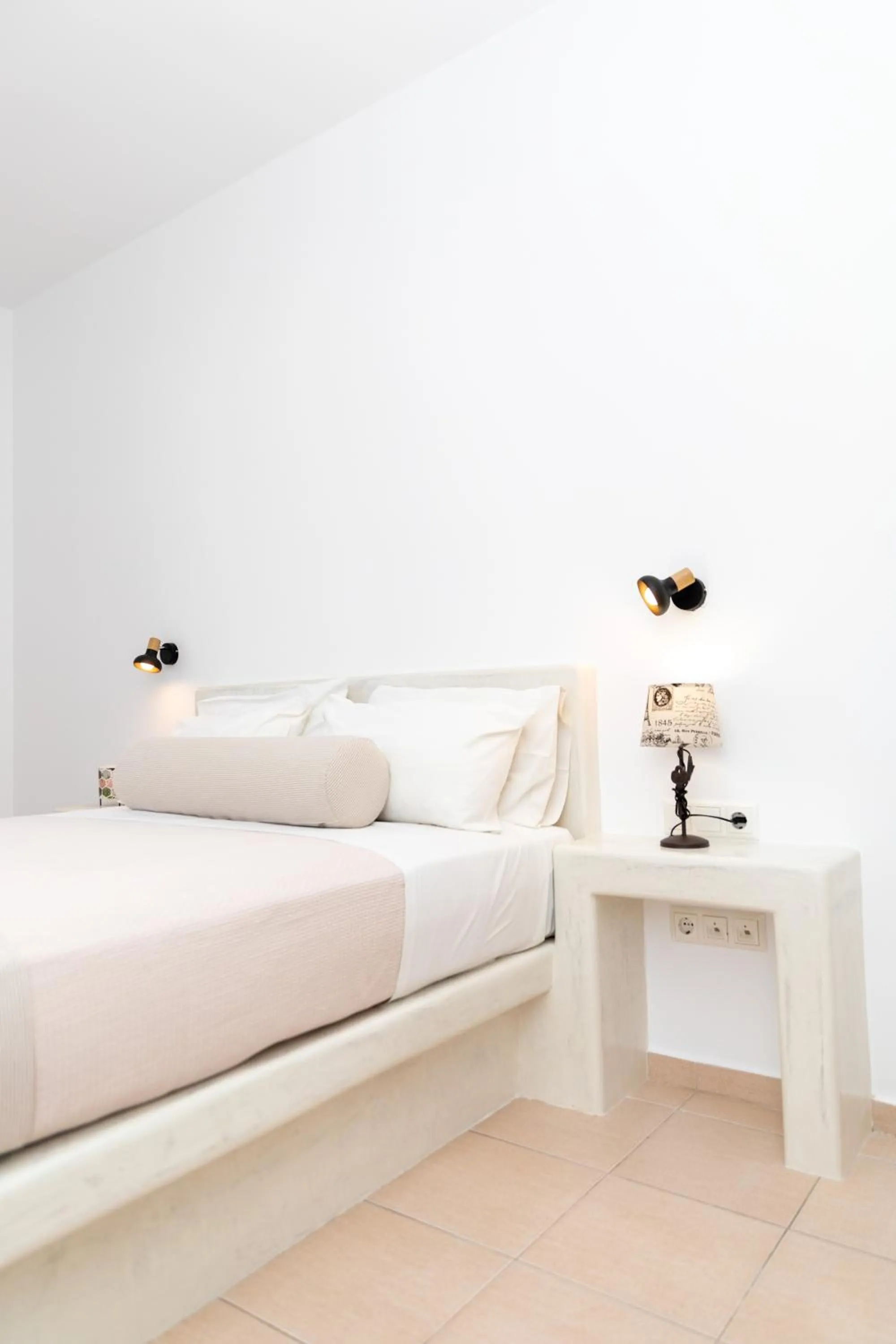 Bed in Depis Place and Apartments