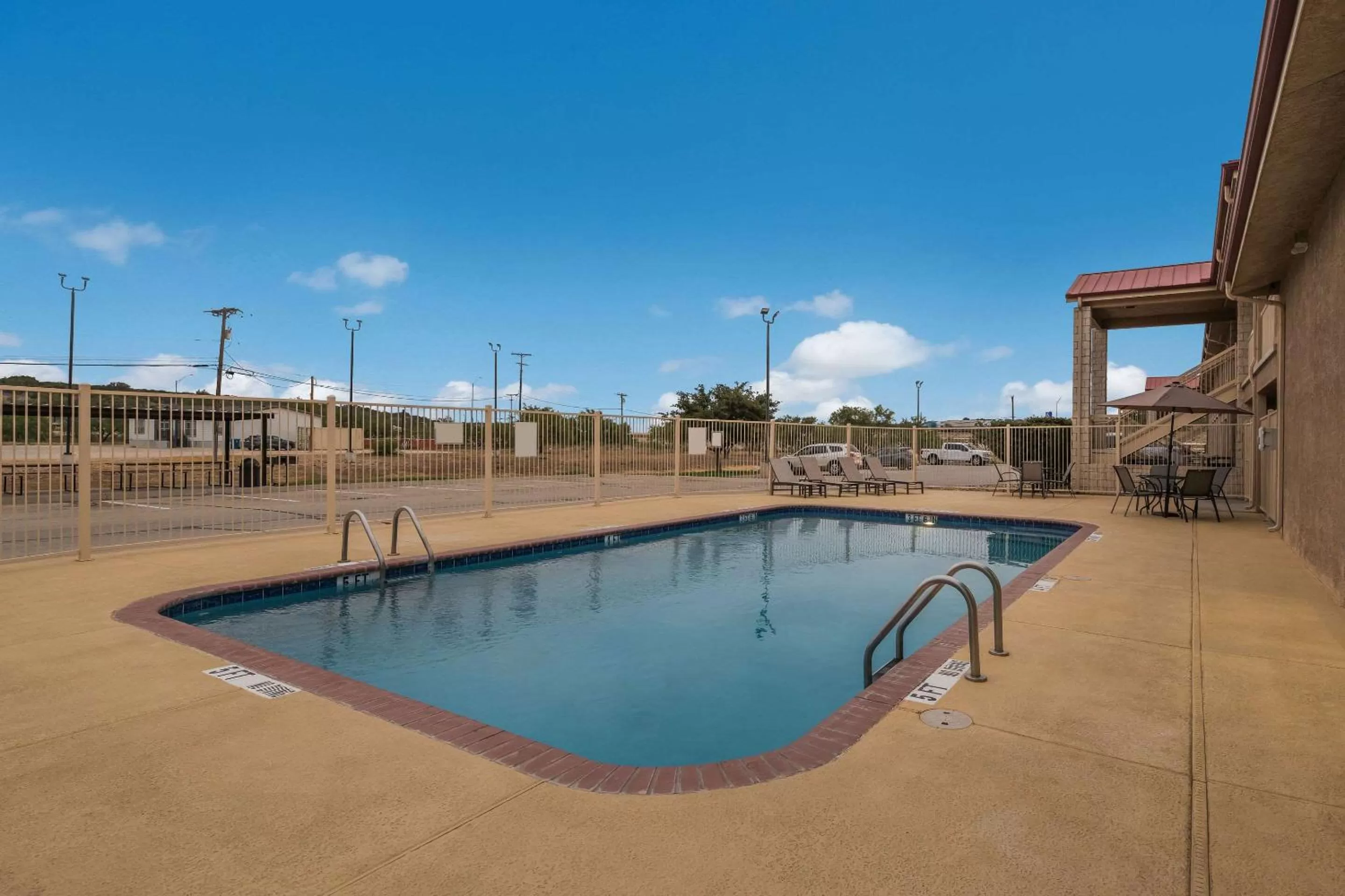 Swimming pool in Quality Inn Sonora TX