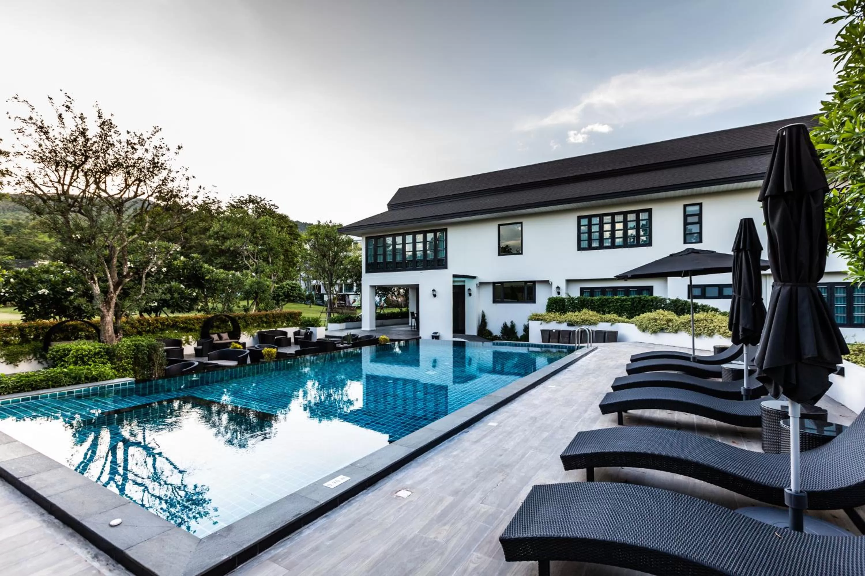 Swimming pool in Merchant Villa- SHA Extra Plus