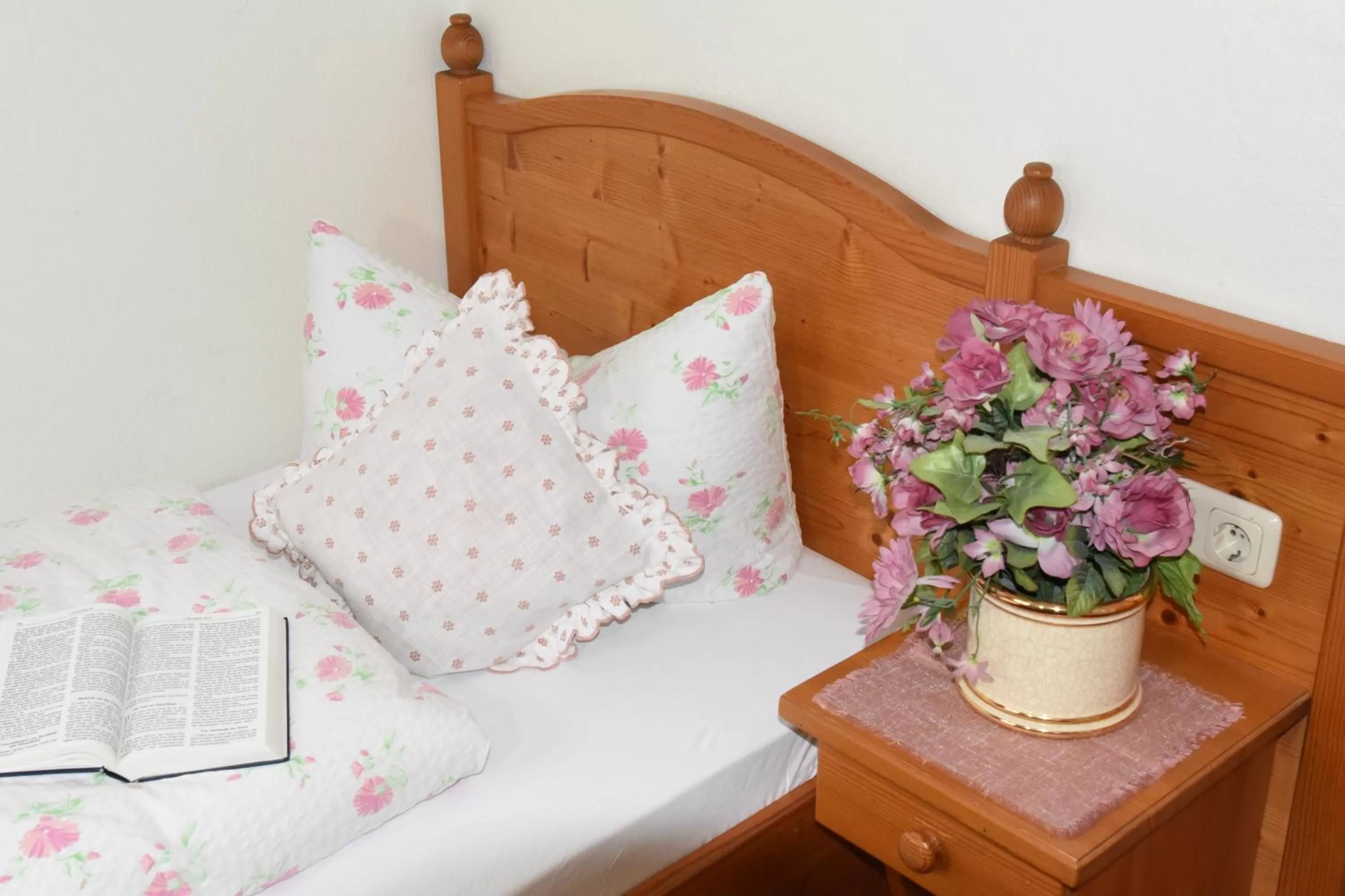 Decorative detail, Bed in Theresenhof