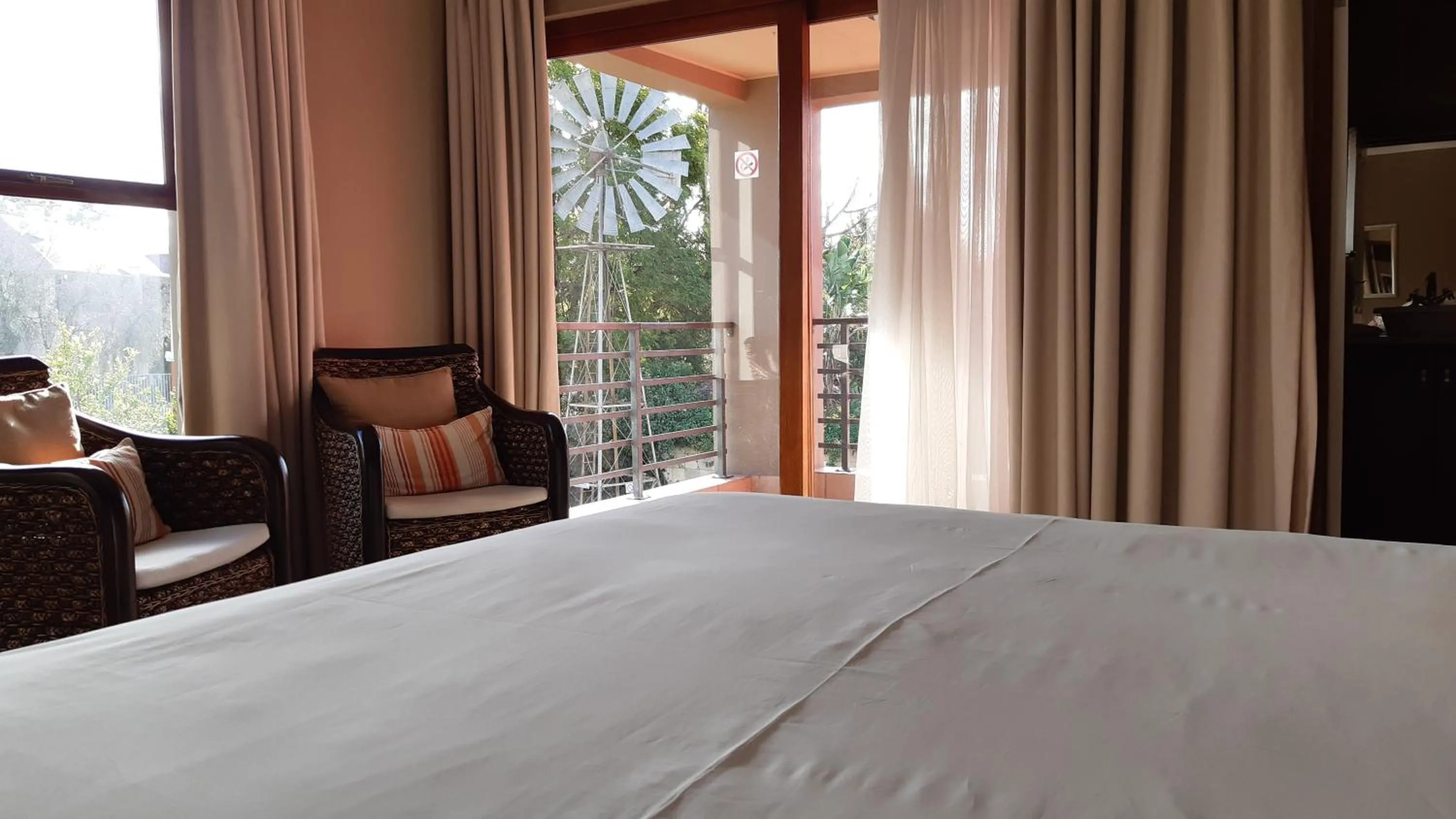 Bed in Karoo Sun Boutique Guest House