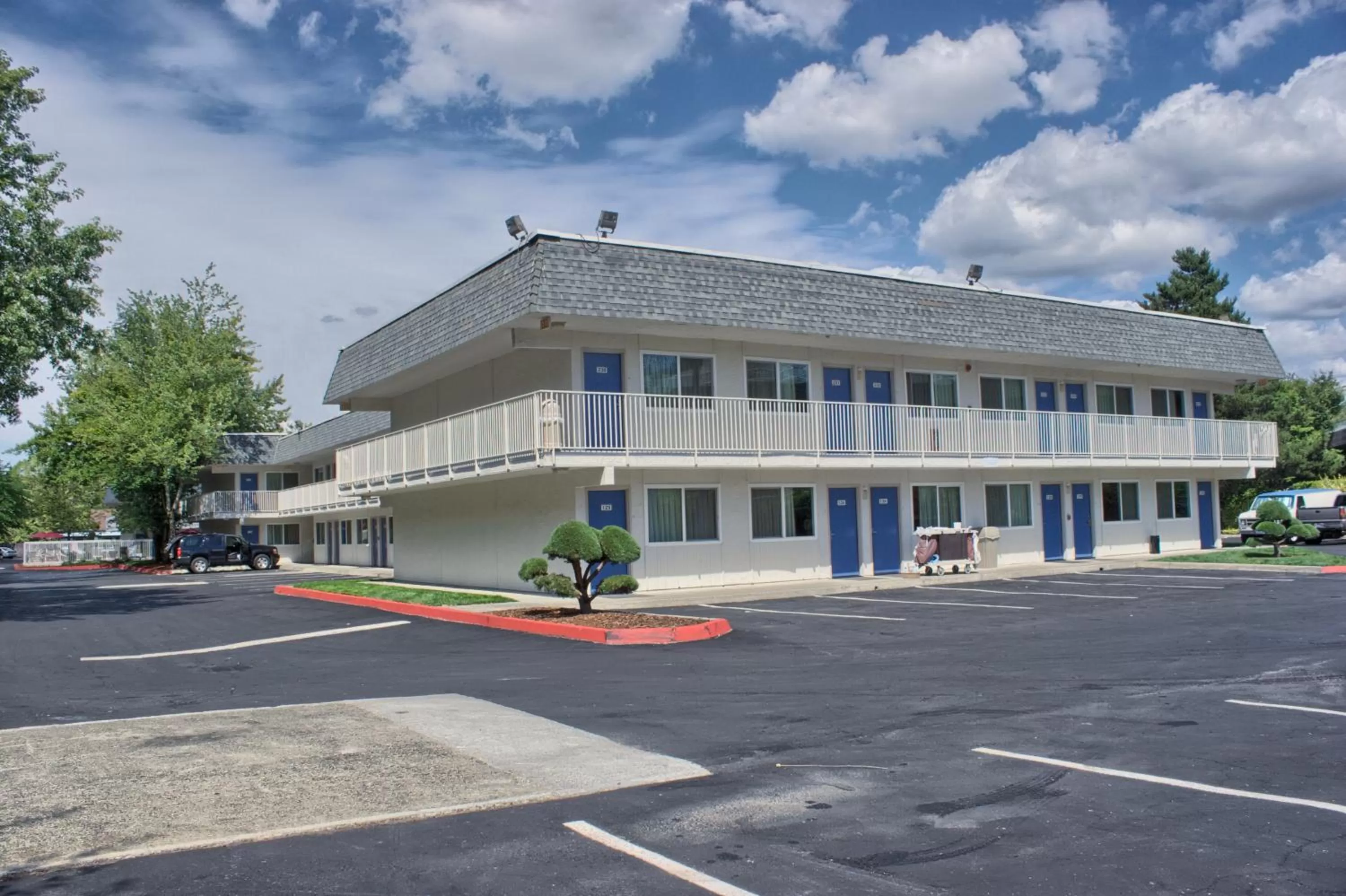 Property building in Motel 6-Issaquah, WA - Seattle - East