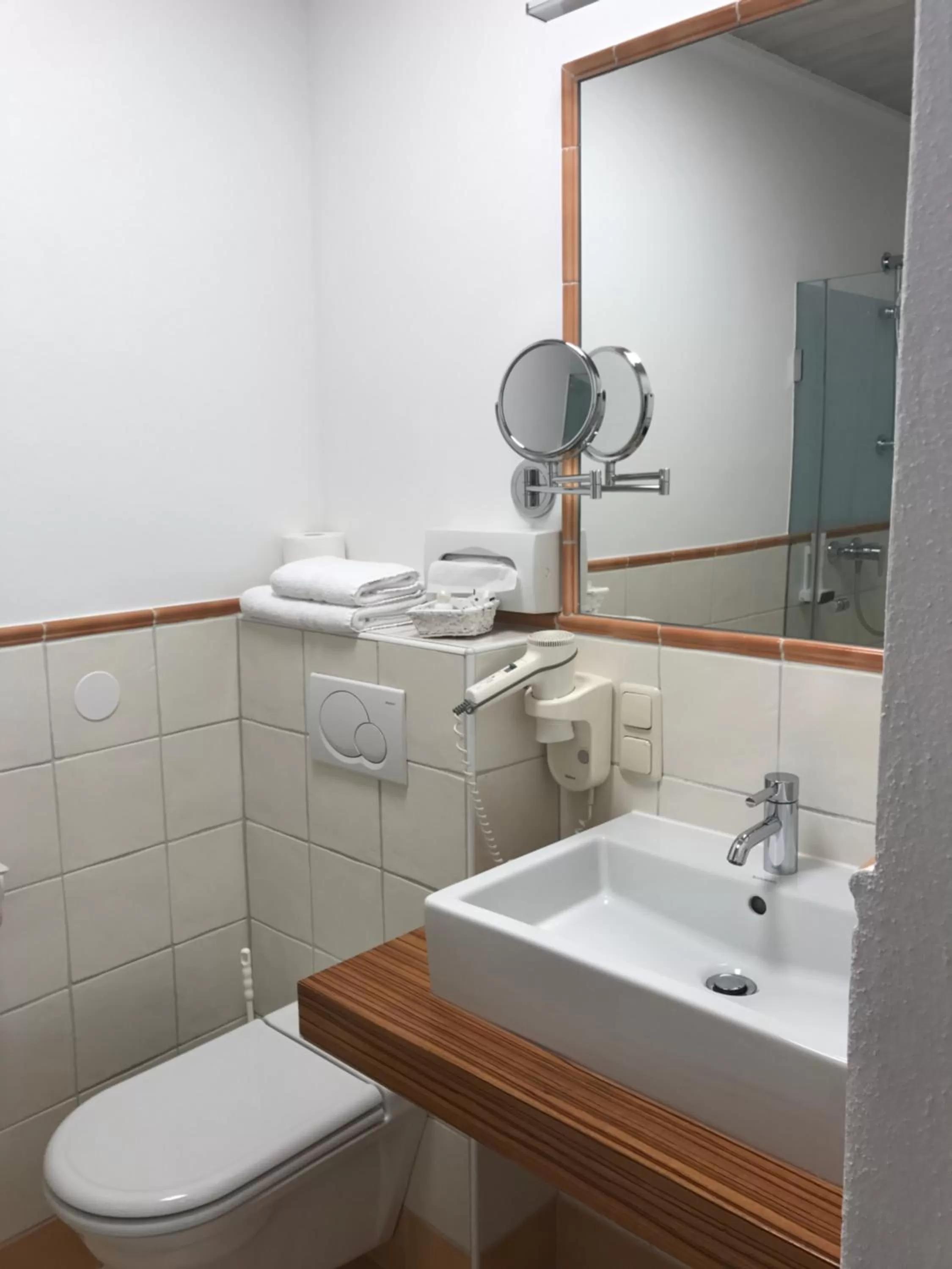 Shower in Schüdlbauer´s Hotel-Restaurant-Bar