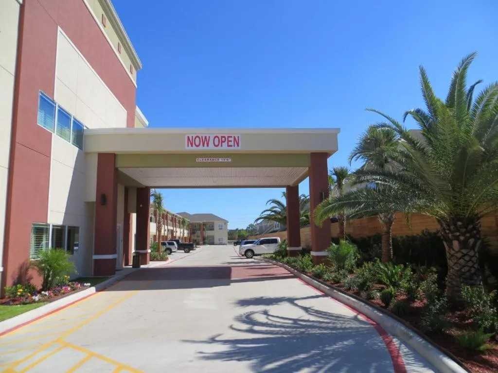 Property building in Grand Villa Inn and Suites Westchase/Chinatown