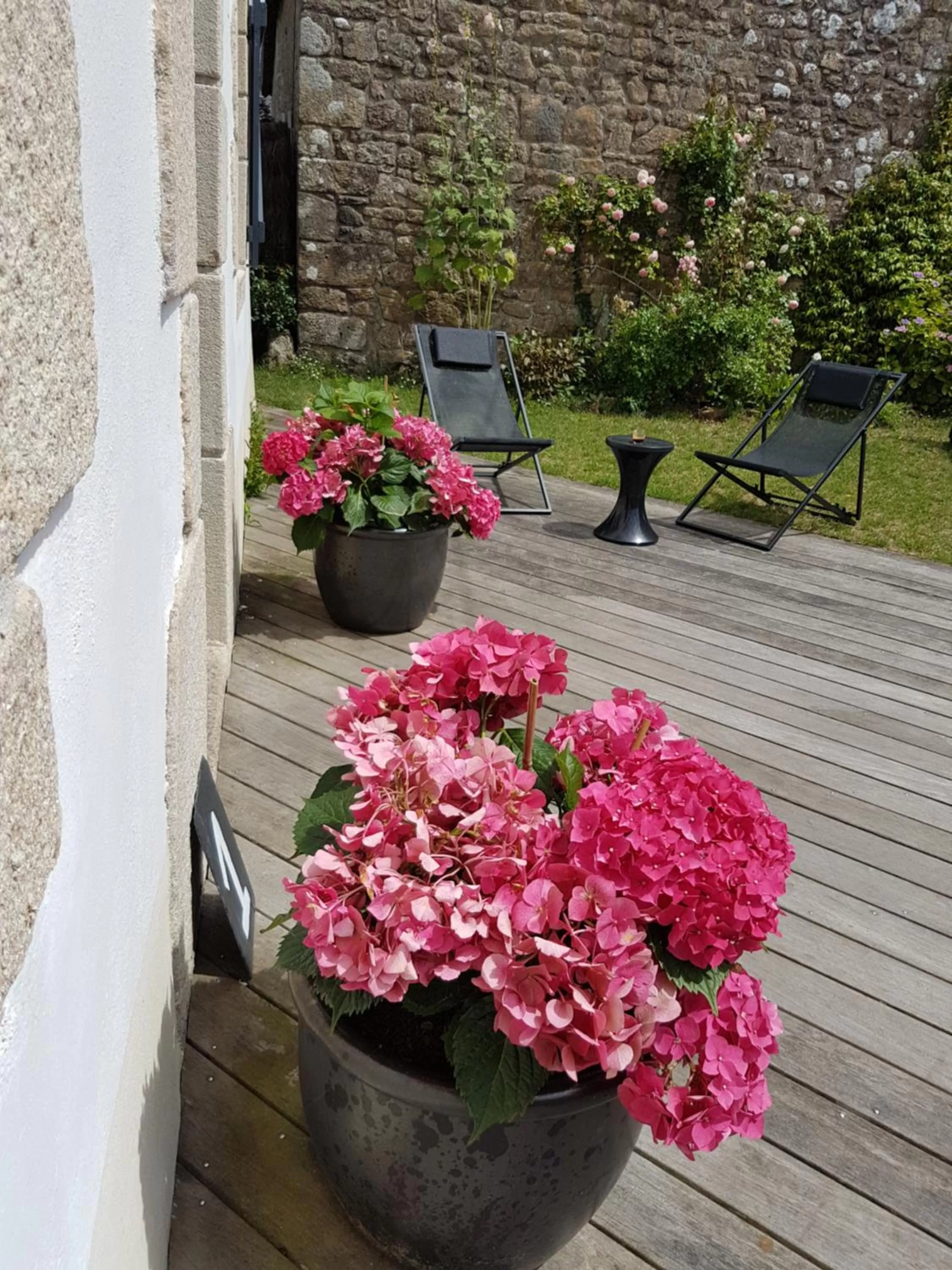 Garden view in Les chambres du Keriolet