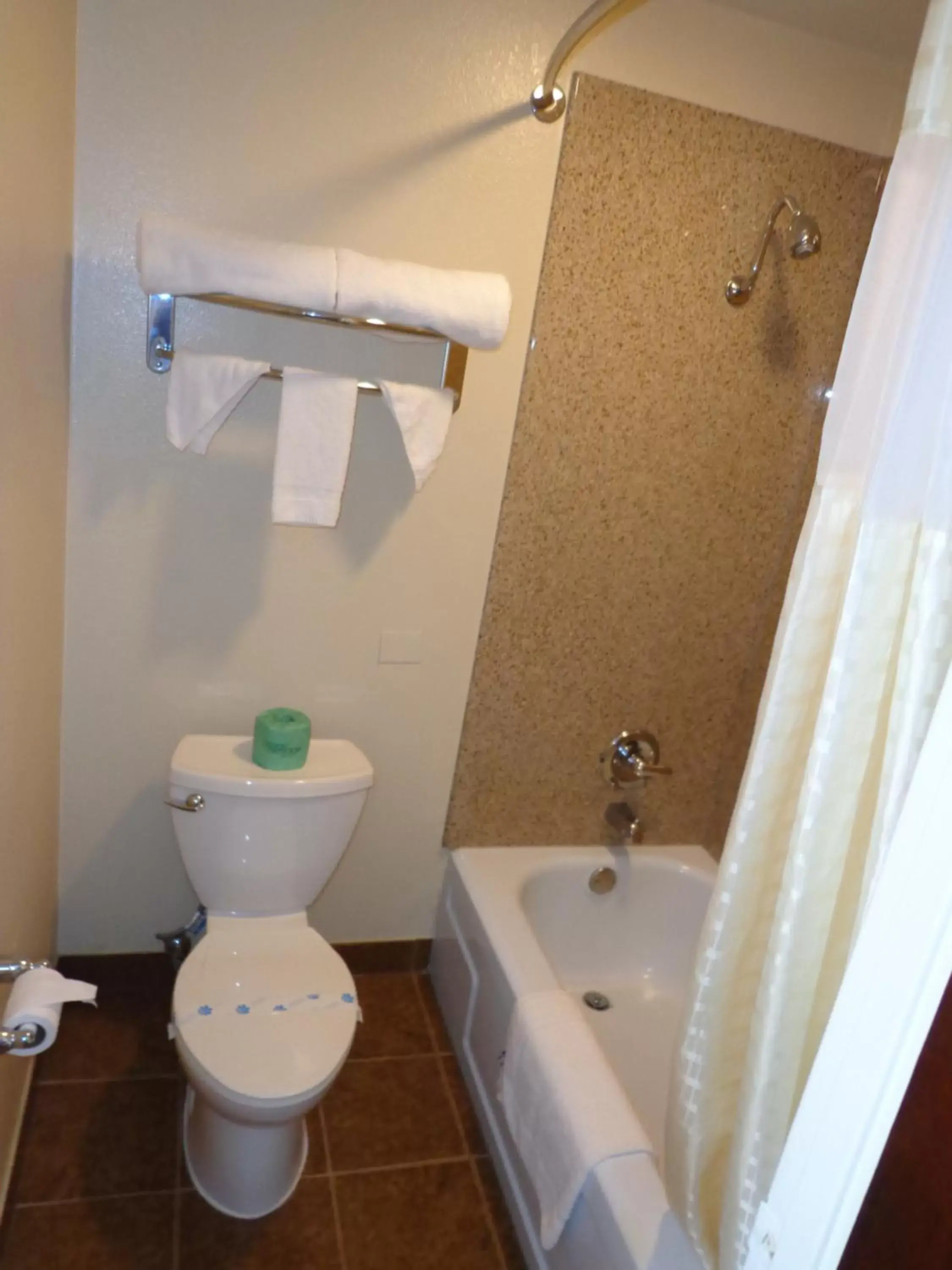 King Room in Economy Inn Express Warren King Room in Economy Inn Express Warren