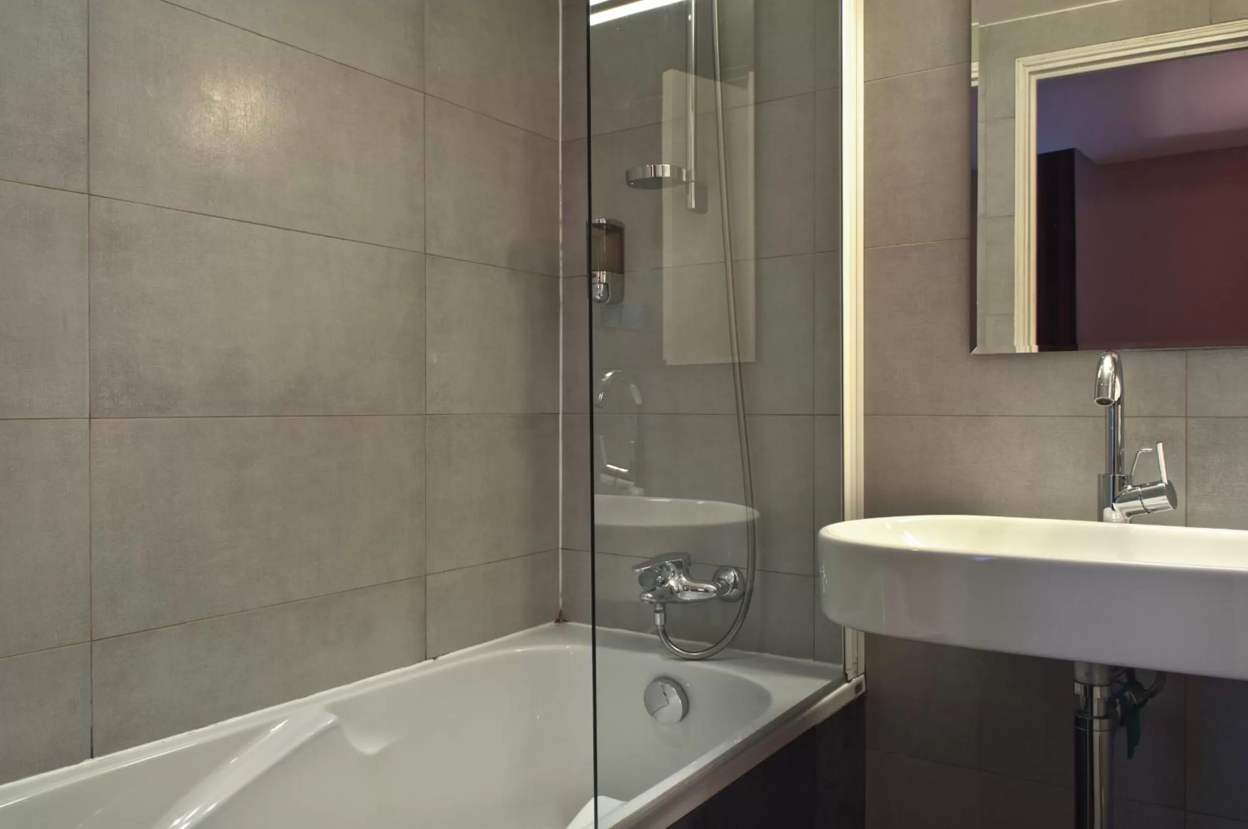 Bathroom in Hôtel Eugénie