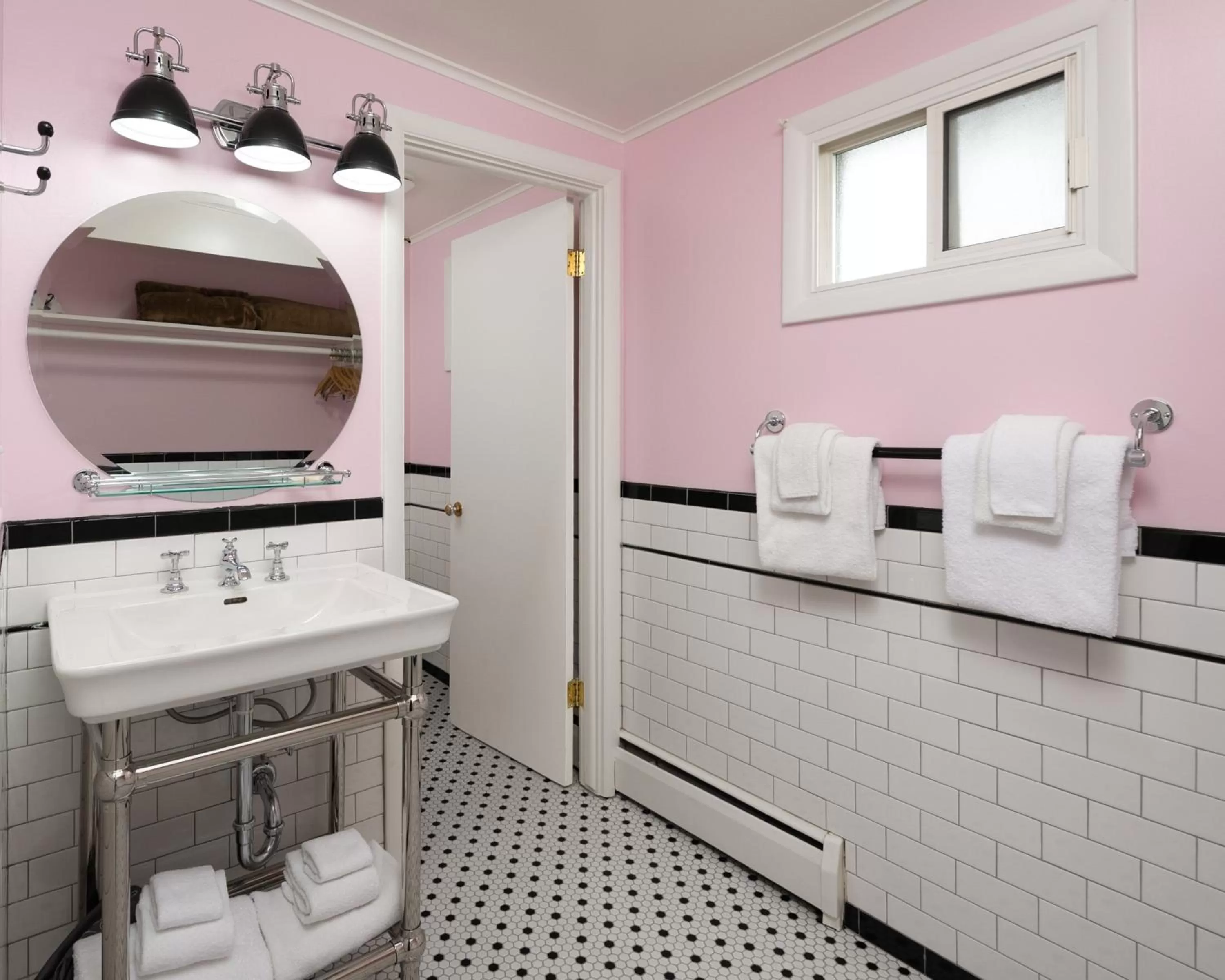 Bathroom in Sapphire Motel Midtown Bozeman