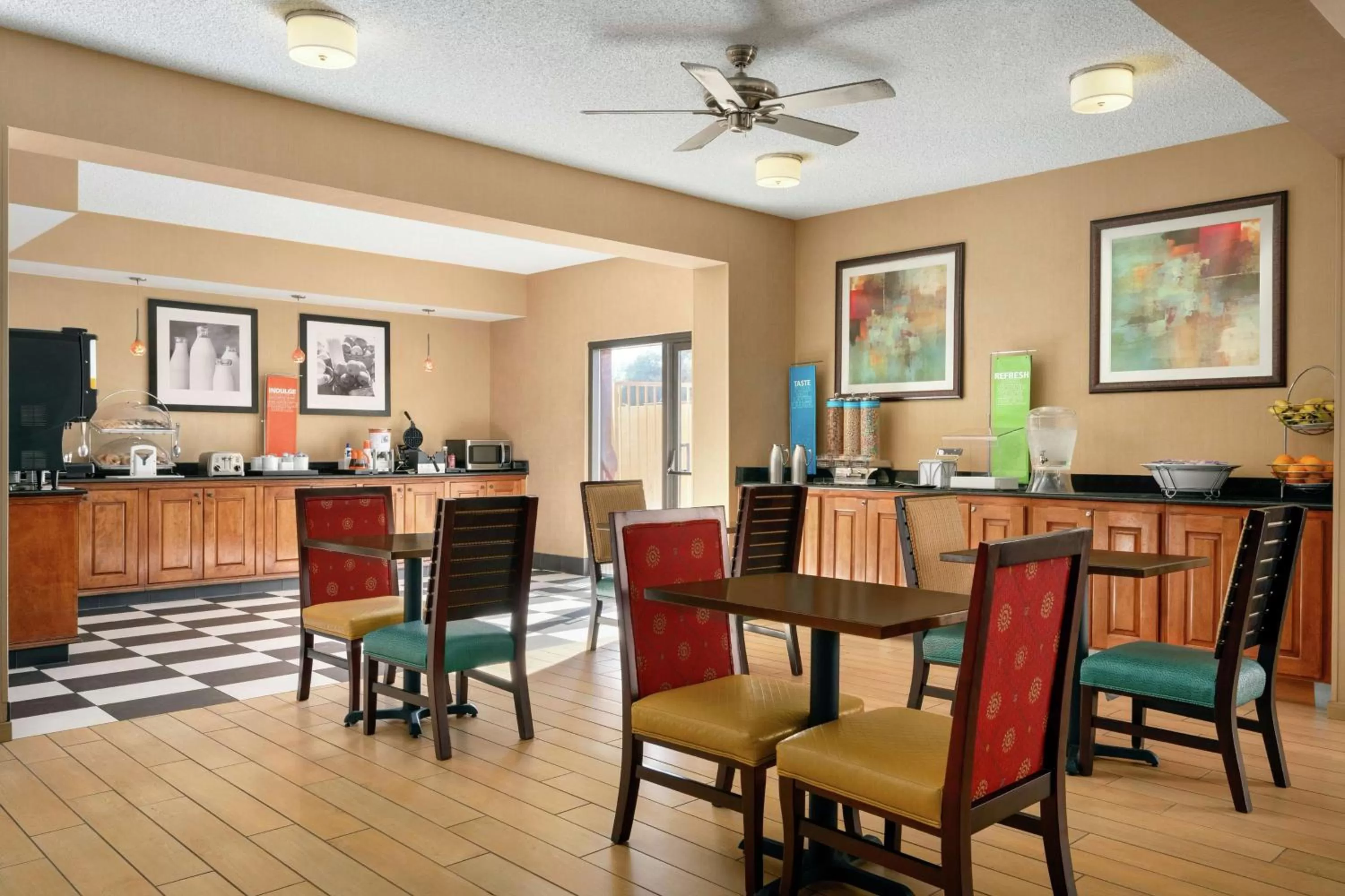 Breakfast in Hampton Inn Phoenix-Chandler