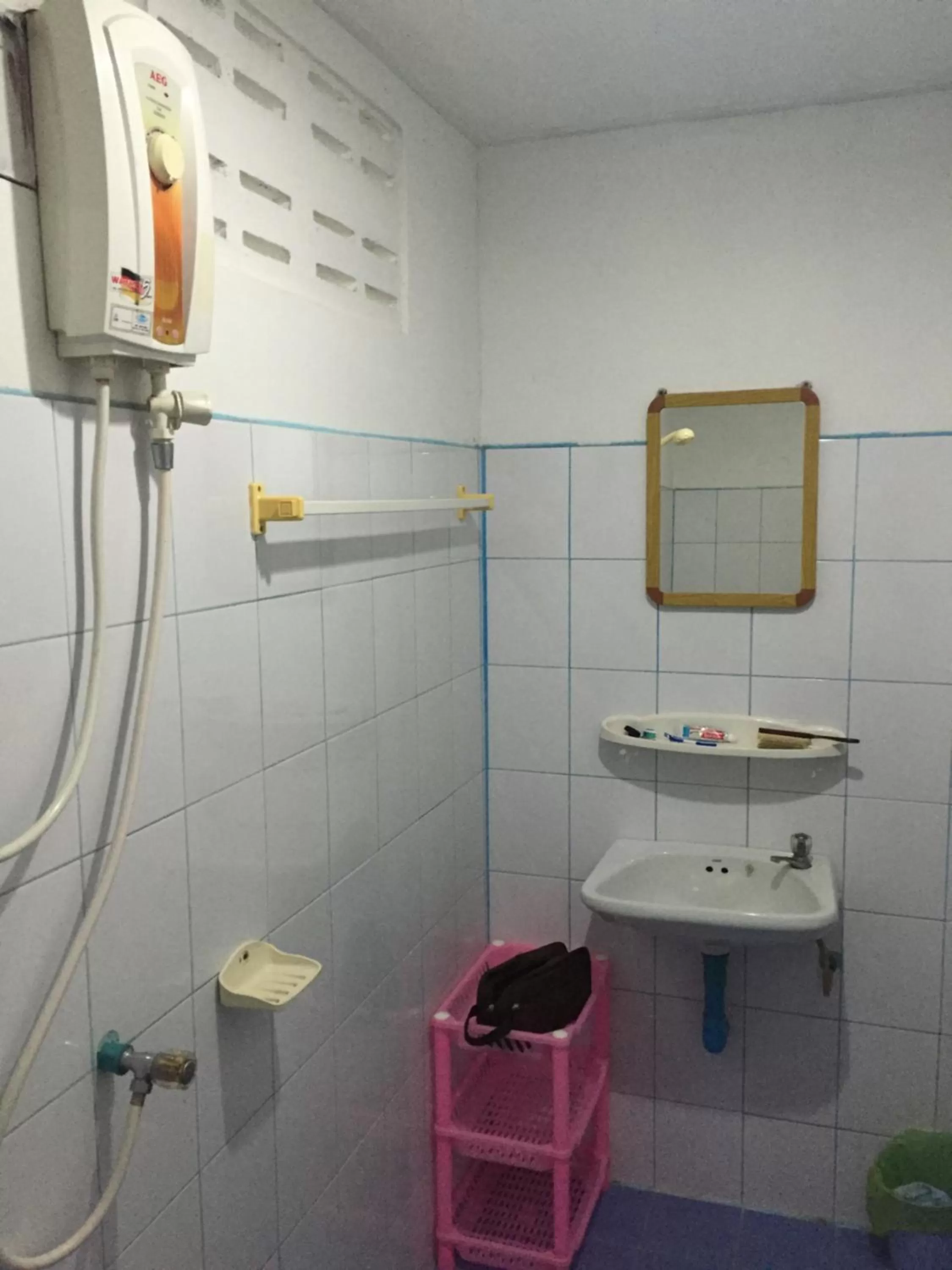 Shower in Elephant & Castle