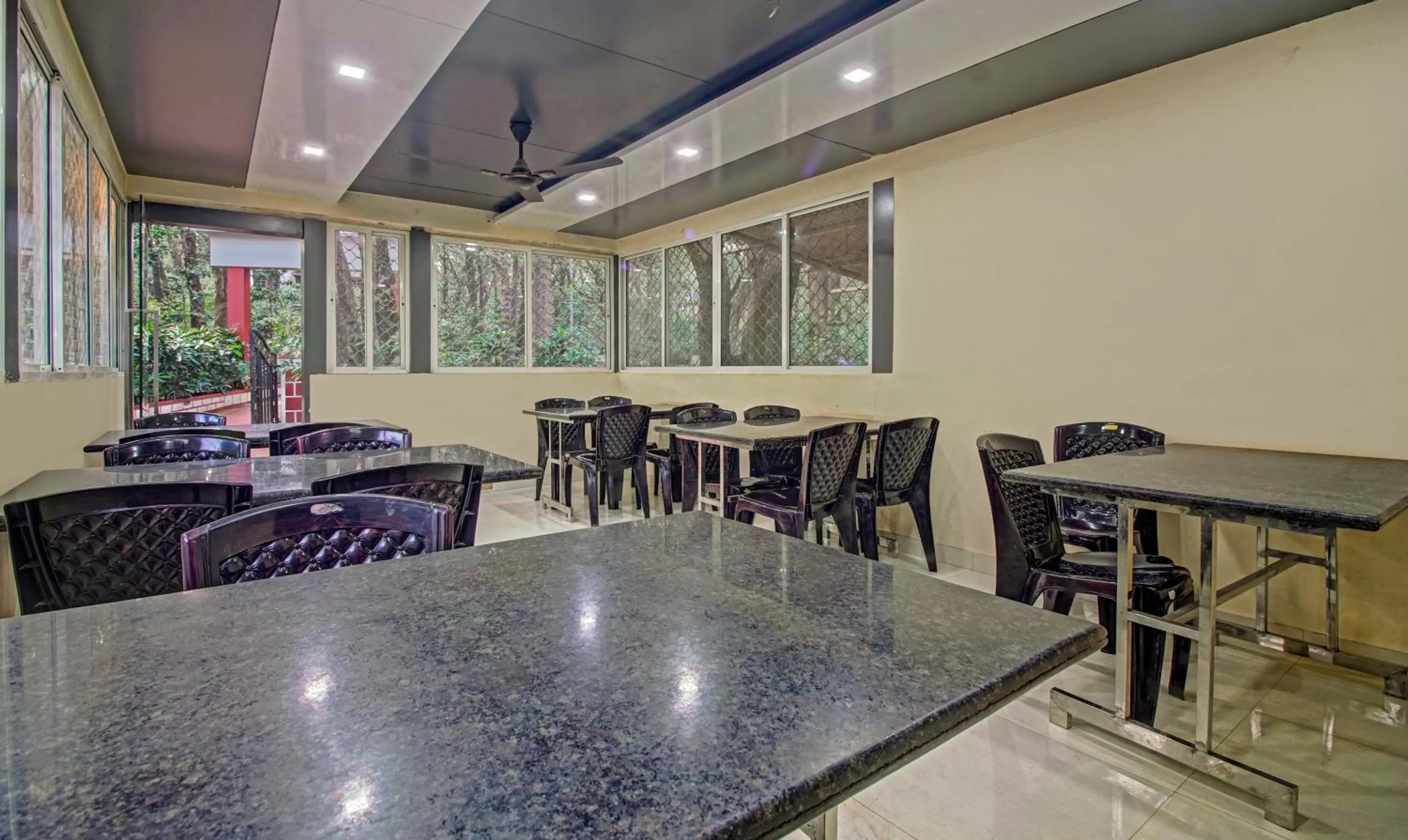 Breakfast, Restaurant/Places to Eat in Treebo Trend Shalimar In The Forest Matheran