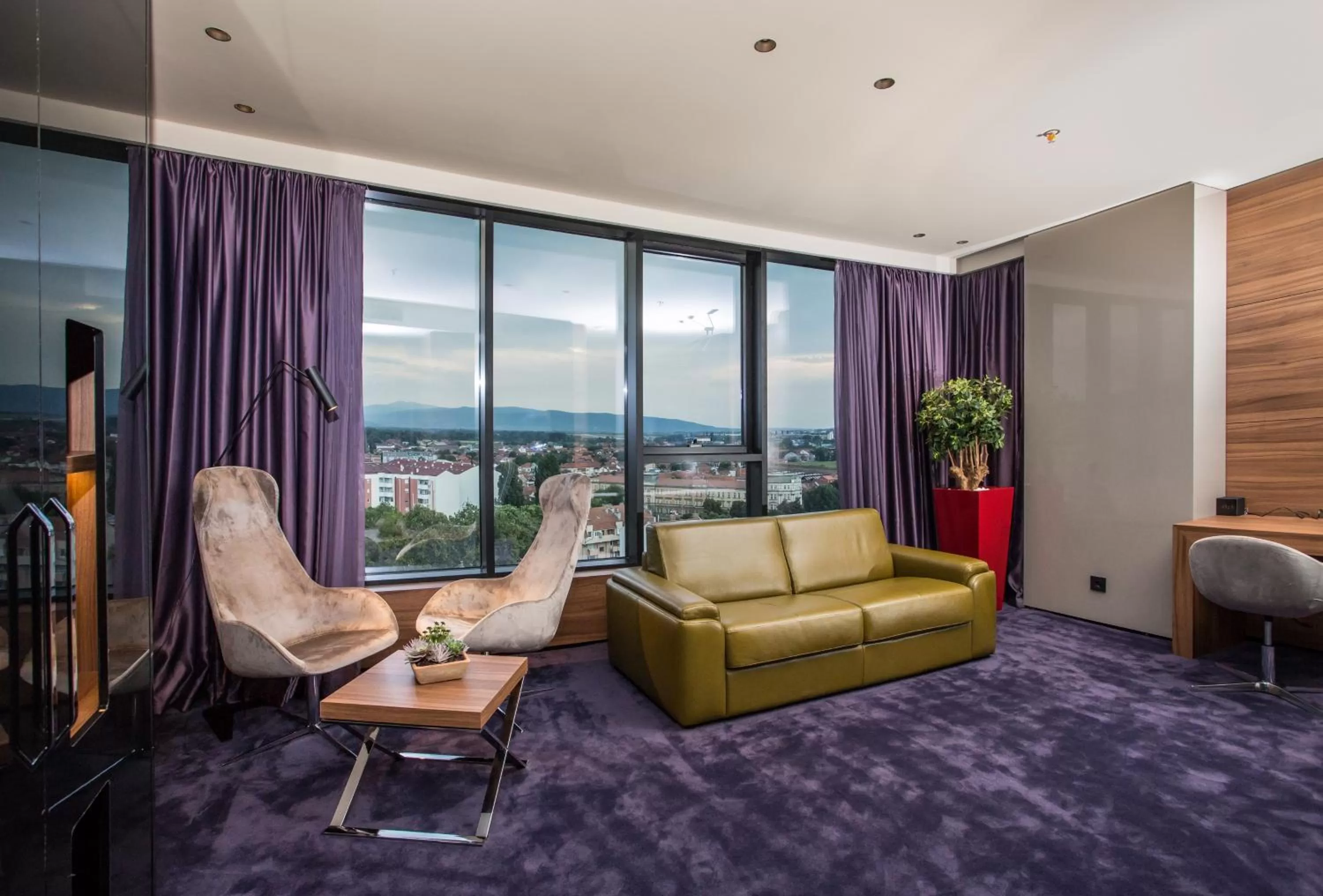 Living room in Ambasador Hotel