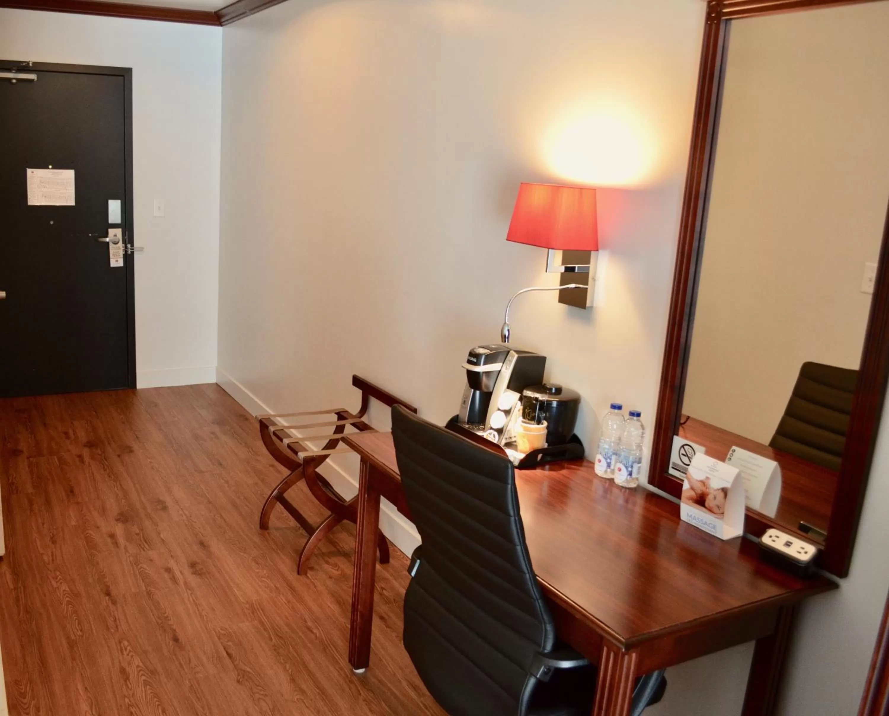 Coffee/tea facilities in Hôtel Le Floral