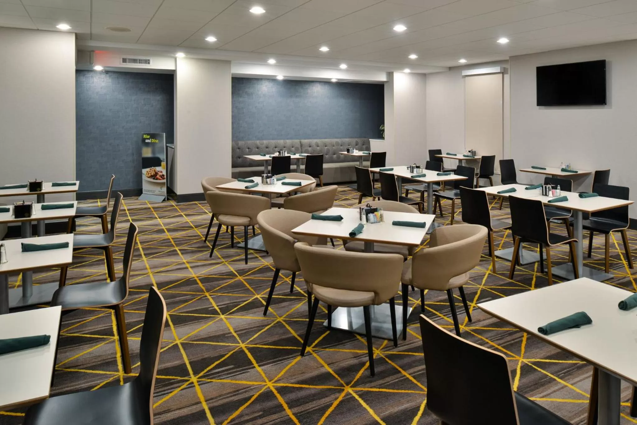 Restaurant/places to eat in Holiday Inn Hotel & Suites Overland Park-Convention Center by IHG