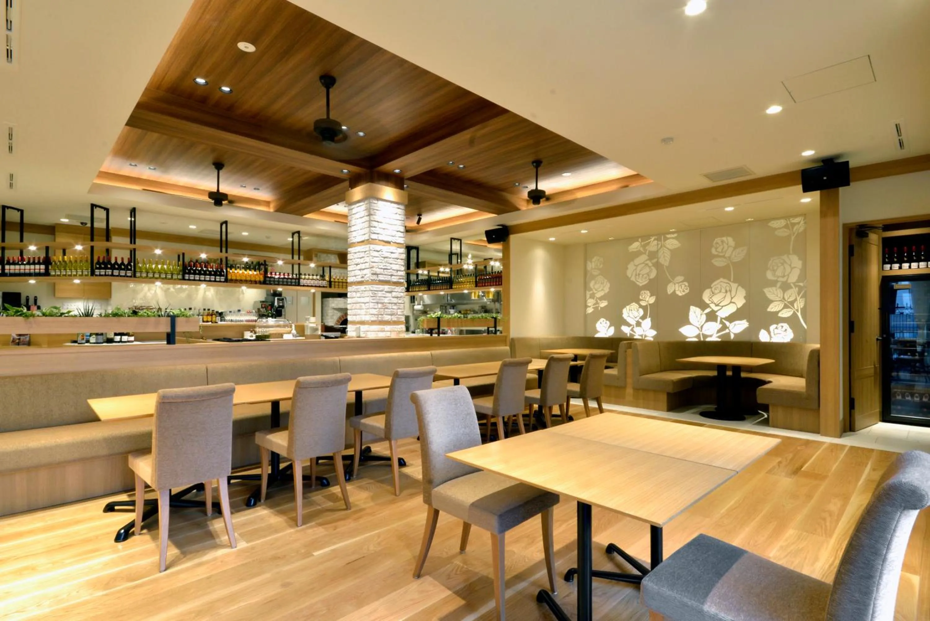 Restaurant/places to eat in Hotel Rose Garden Shinjuku