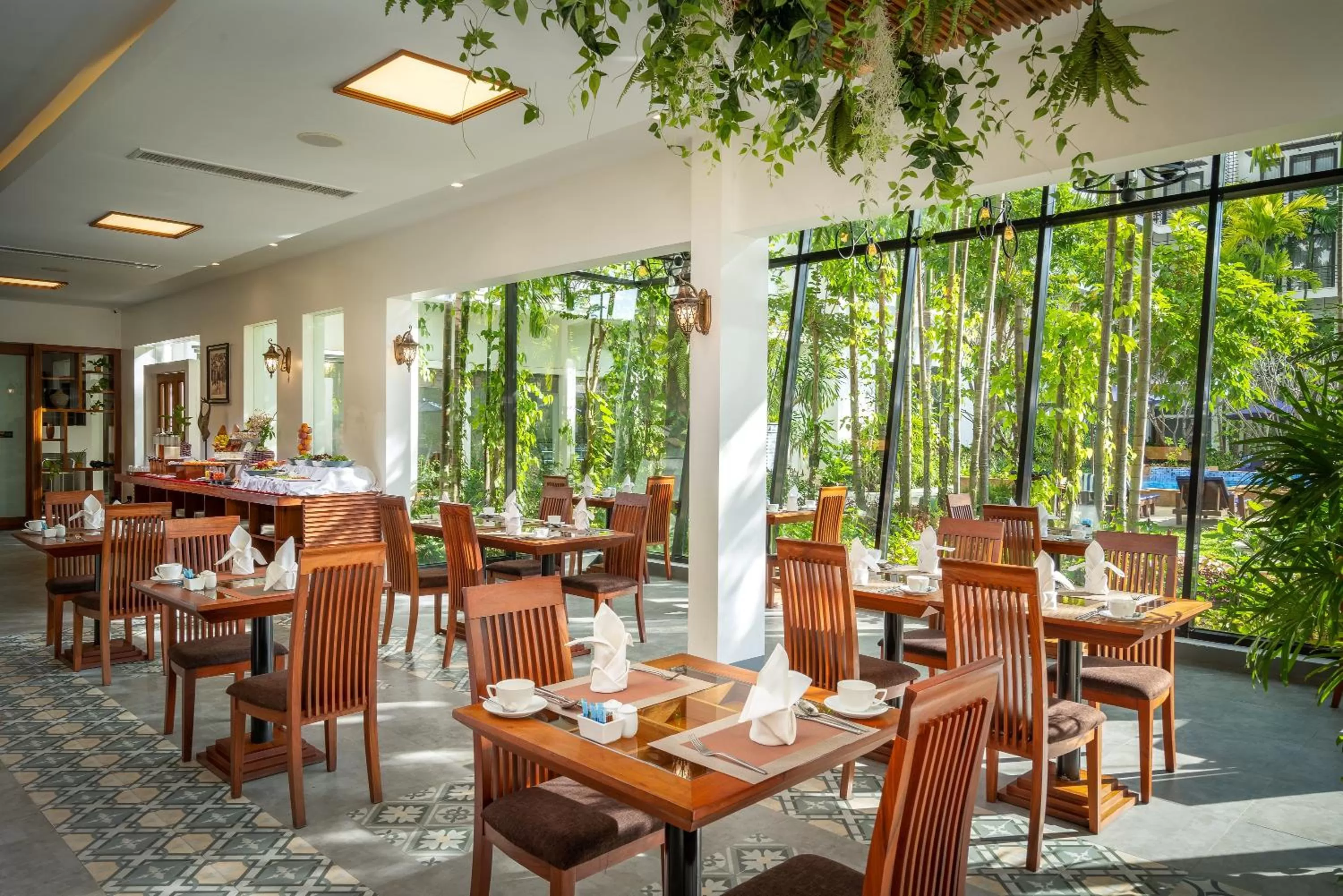 Restaurant/places to eat in Koulen Hotel