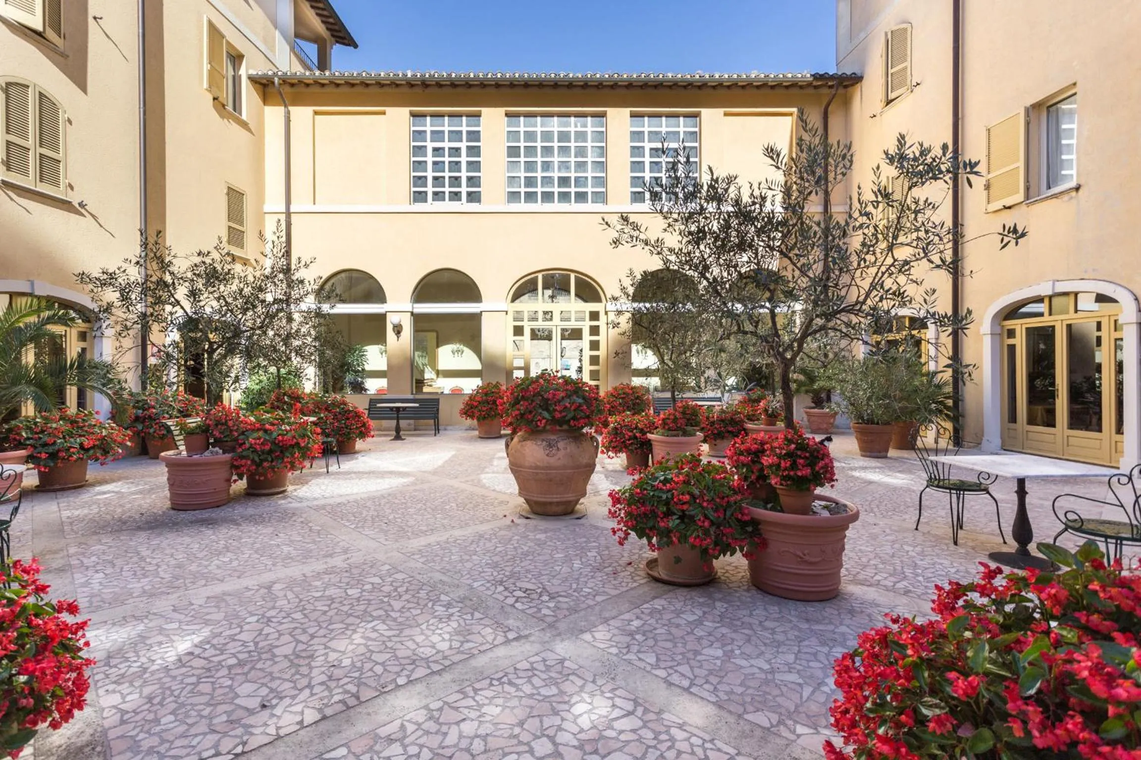 Property building in Hotel San Luca