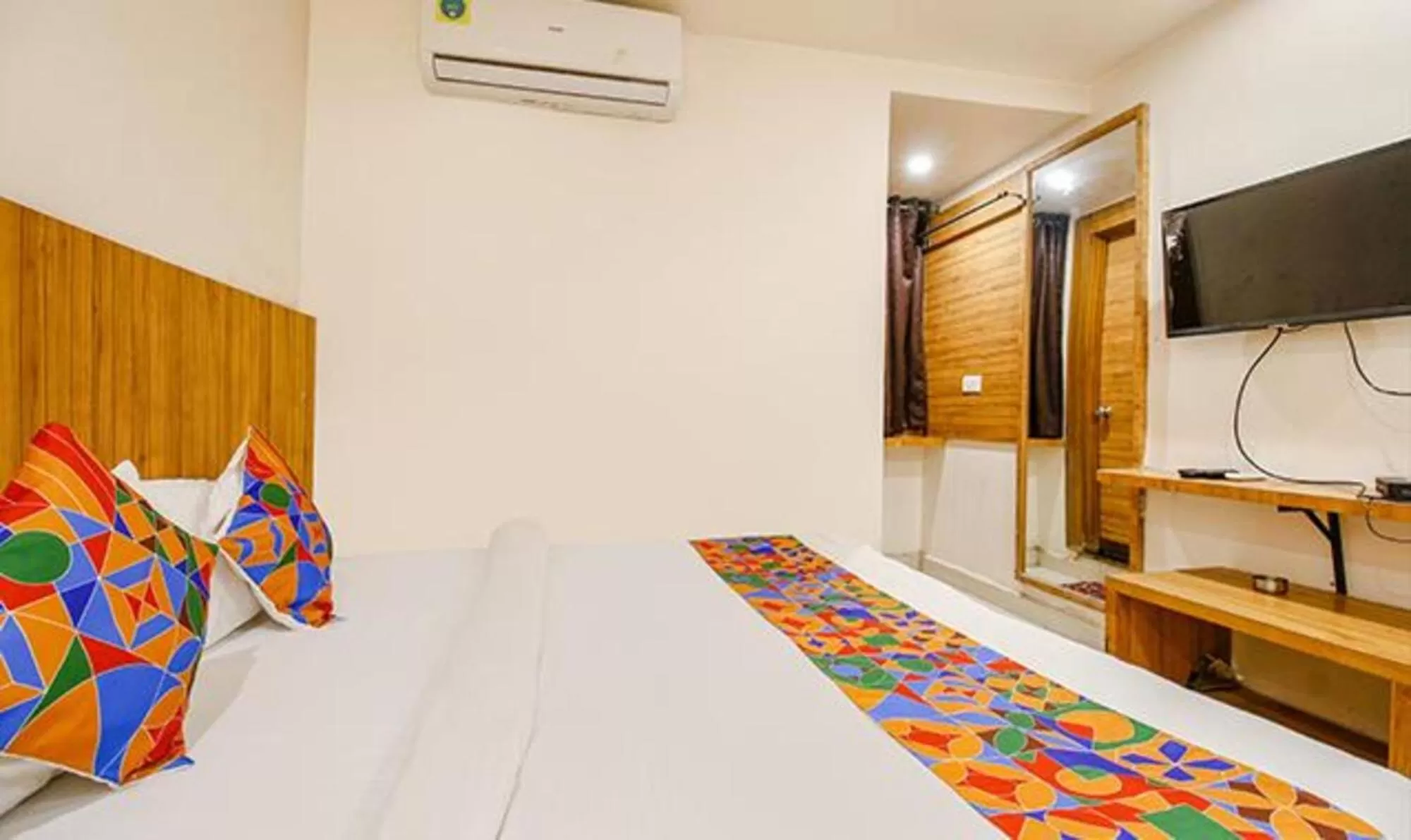 TV and multimedia, Bed in Via Sunshine Regency