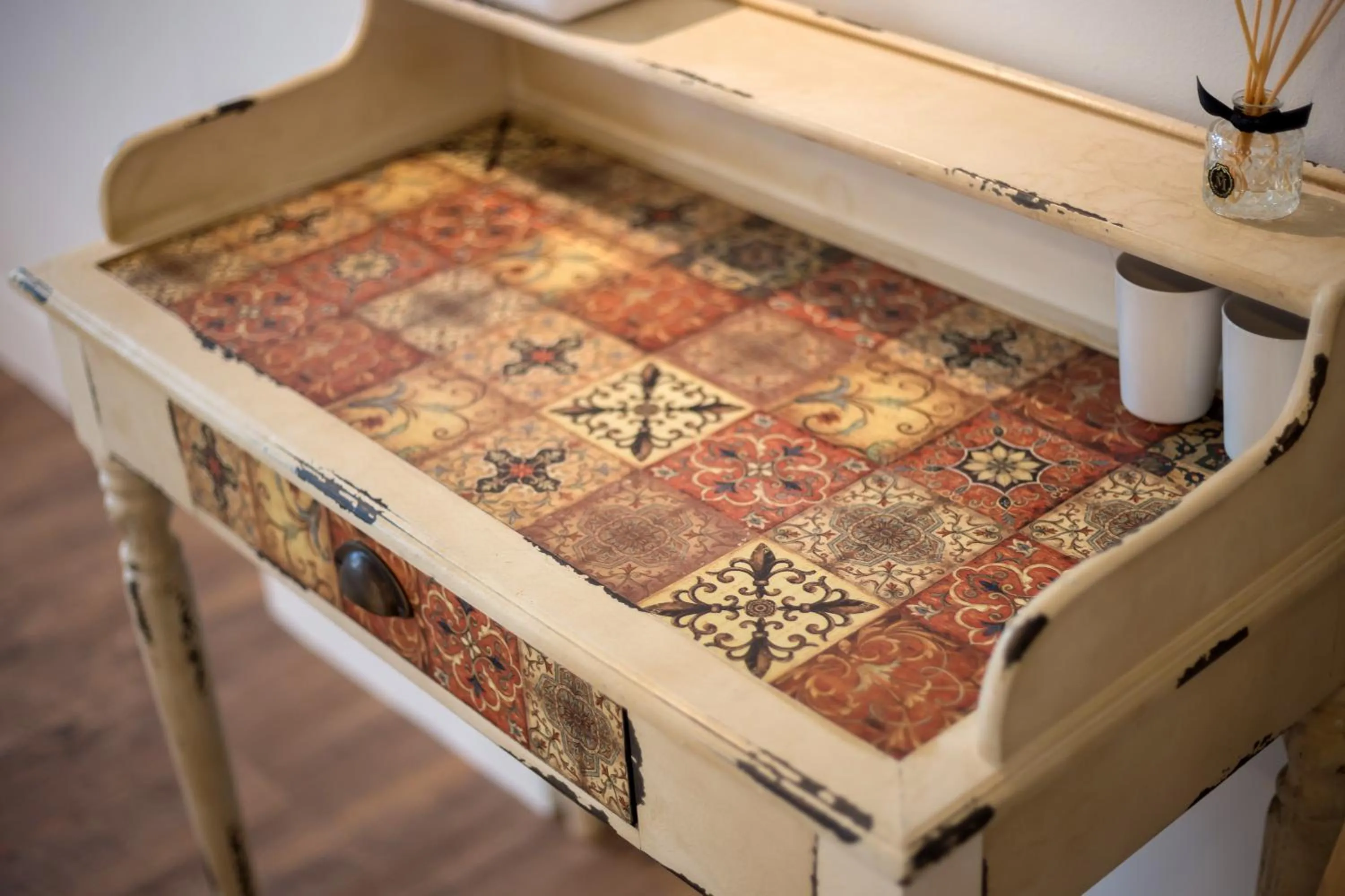 Decorative detail in You Worth Inn