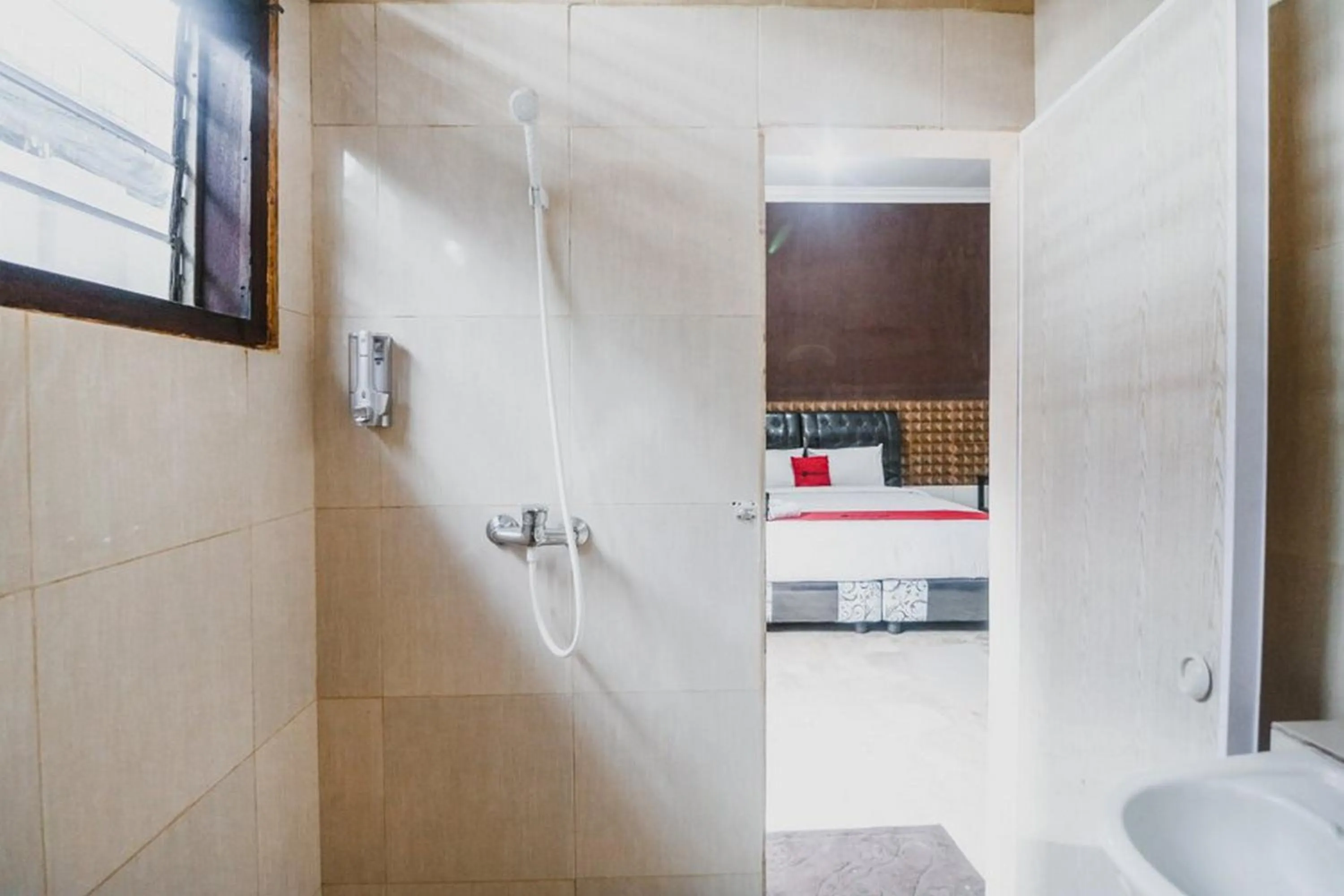 Bathroom in RedDoorz near Millennium ICT Center Medan