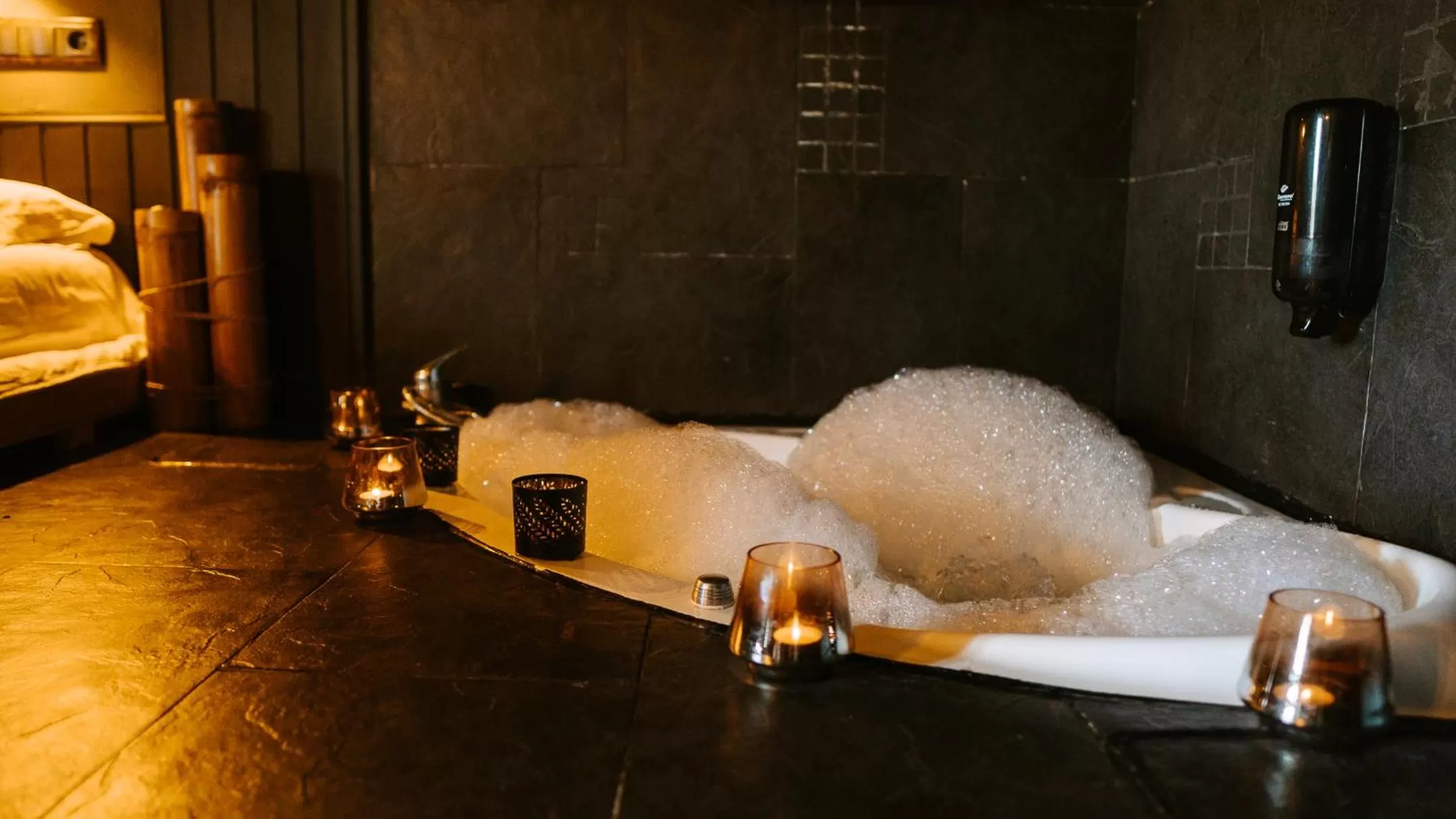 Hot Tub in Hospedería Ballesteros