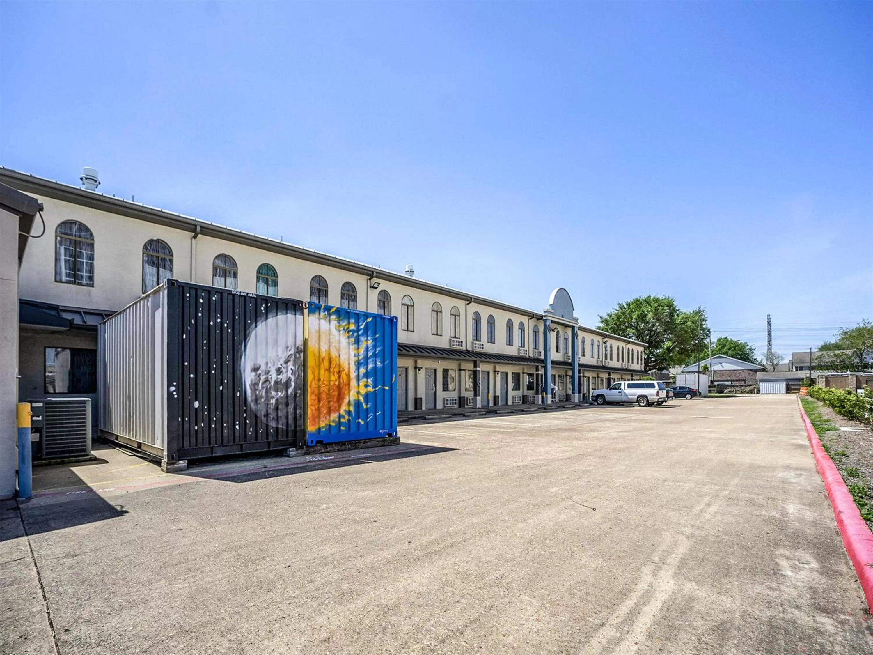 Days Inn & Suites by Wyndham Webster NASA-ClearLake-Houston