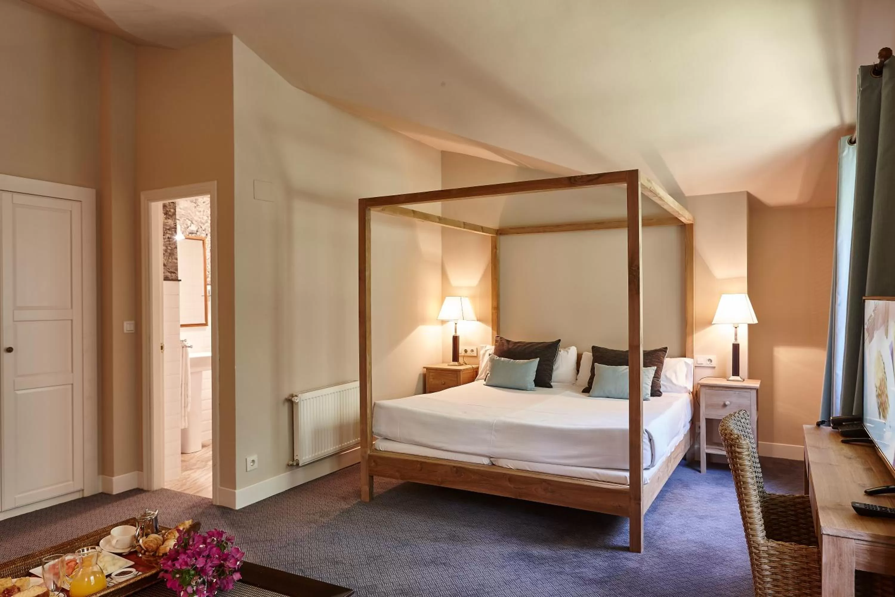 Photo of the whole room, Bed in Hotel Zubieta