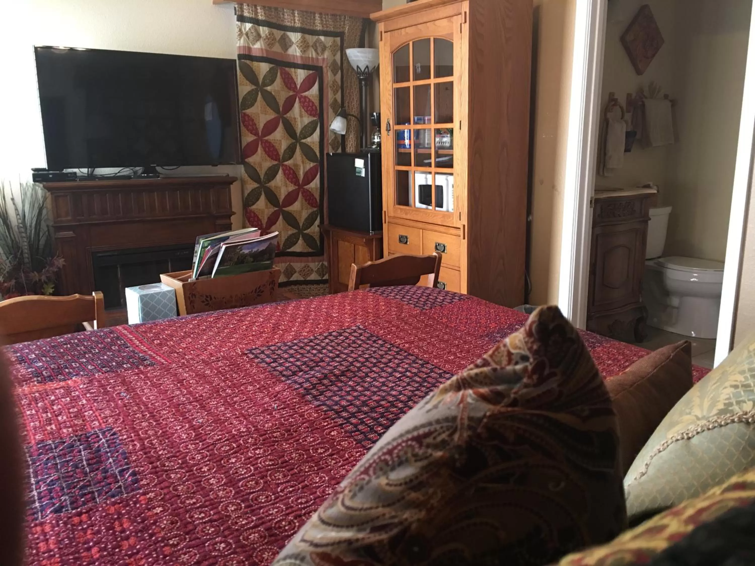 Bed in All Seasons Inn