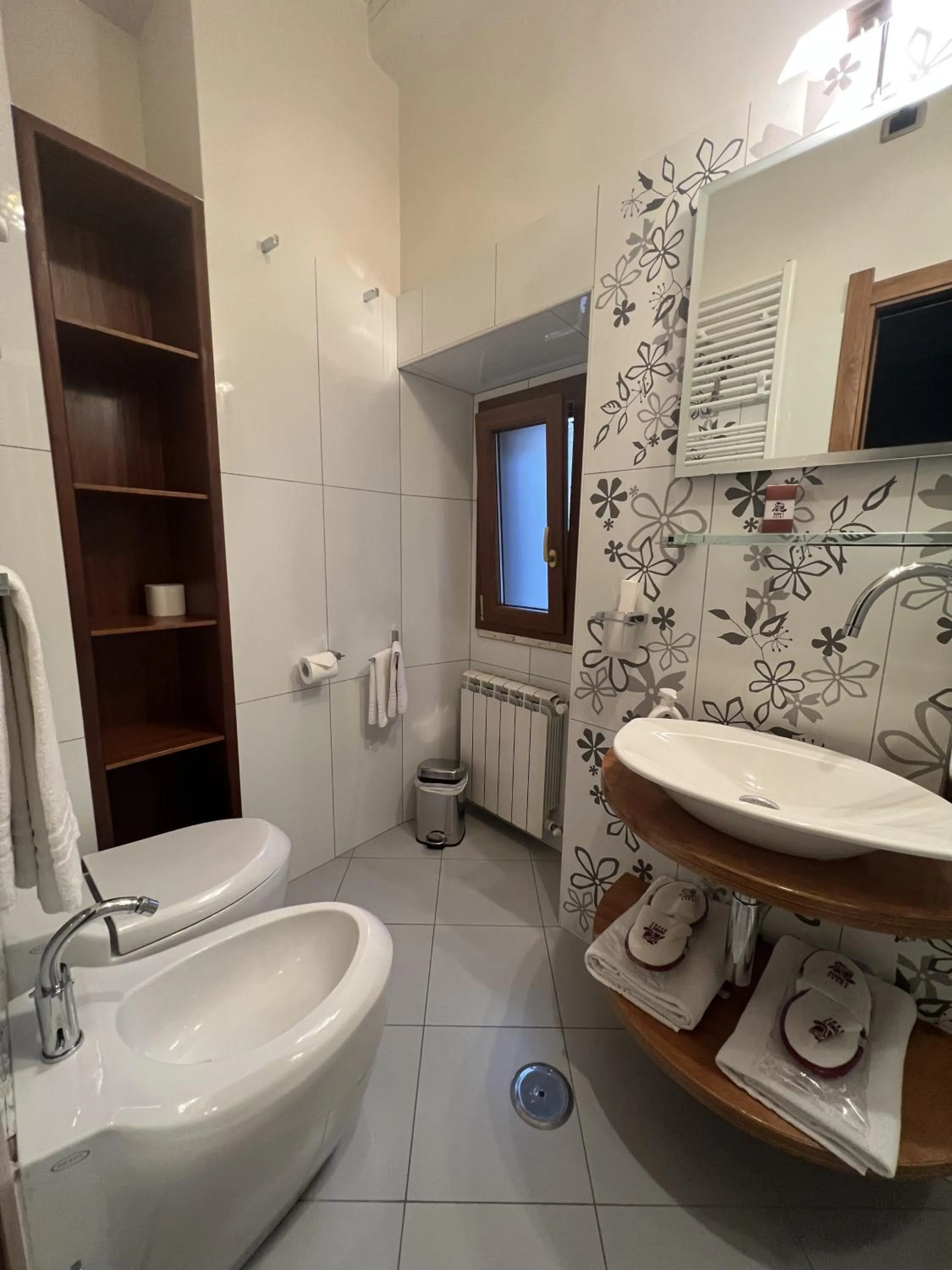 Shower in Condotti Rooms