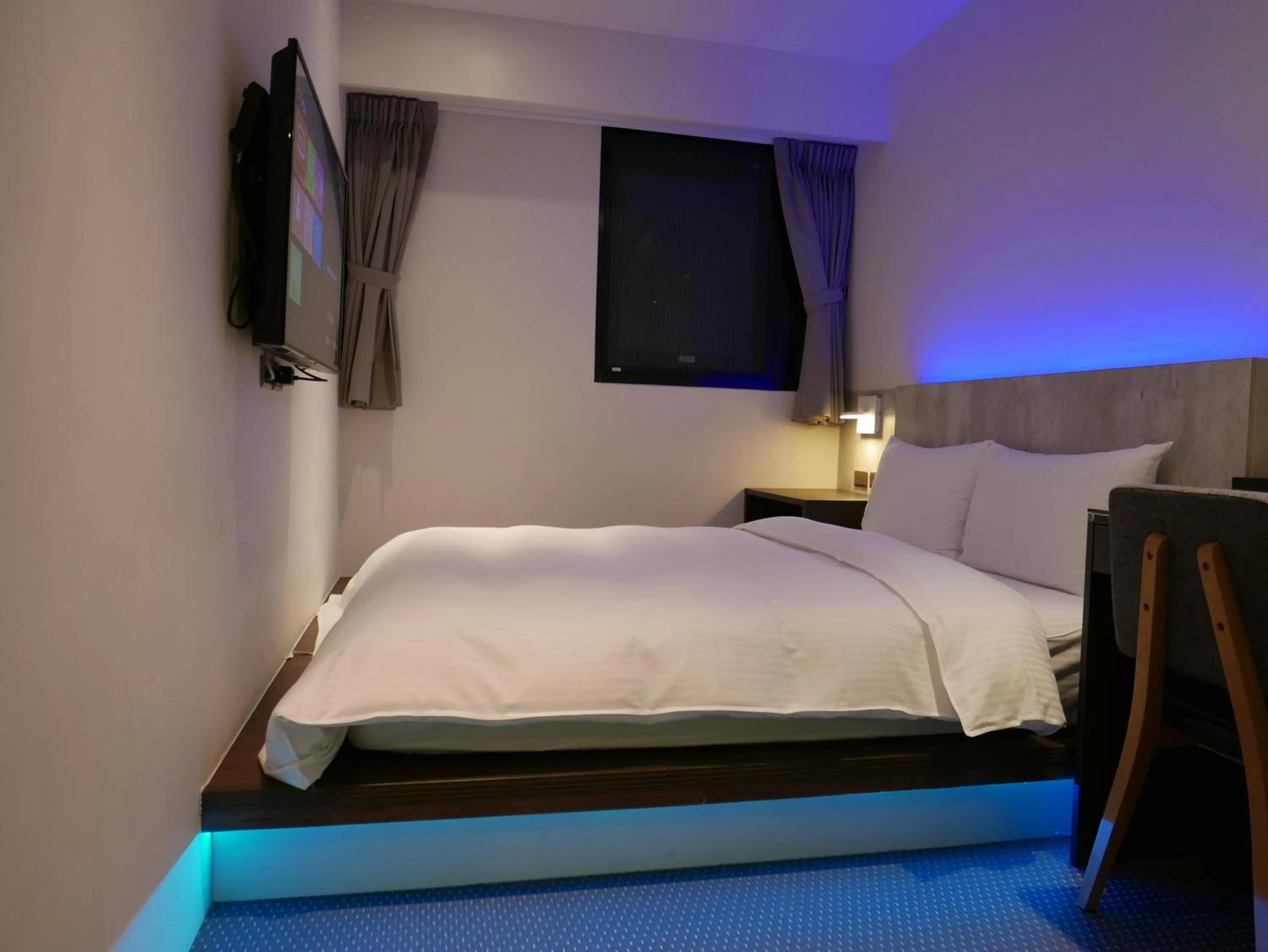 Photo of the whole room, Bed in 泊居旅店二館 Oursinn Hotel 2