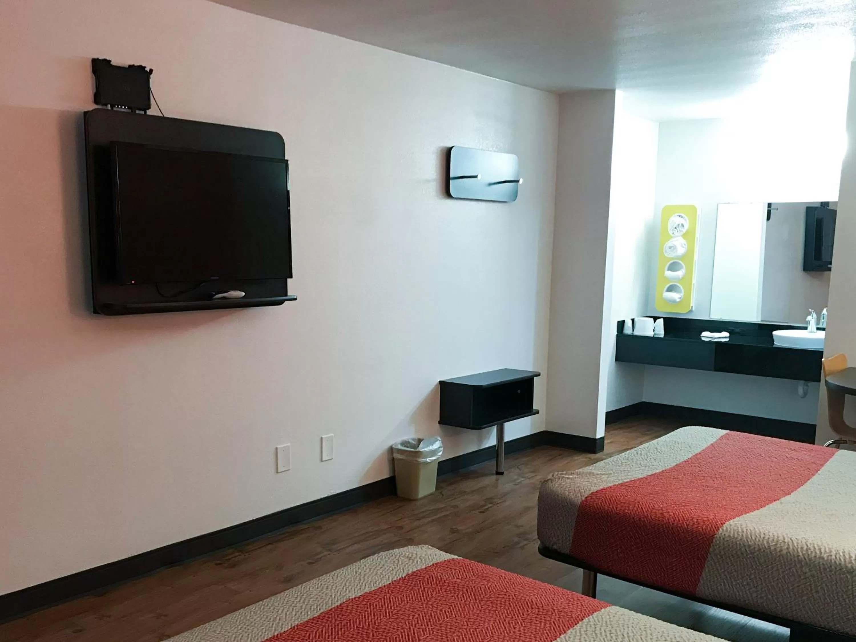 Bedroom, Bed in Motel 6-Bremen, GA