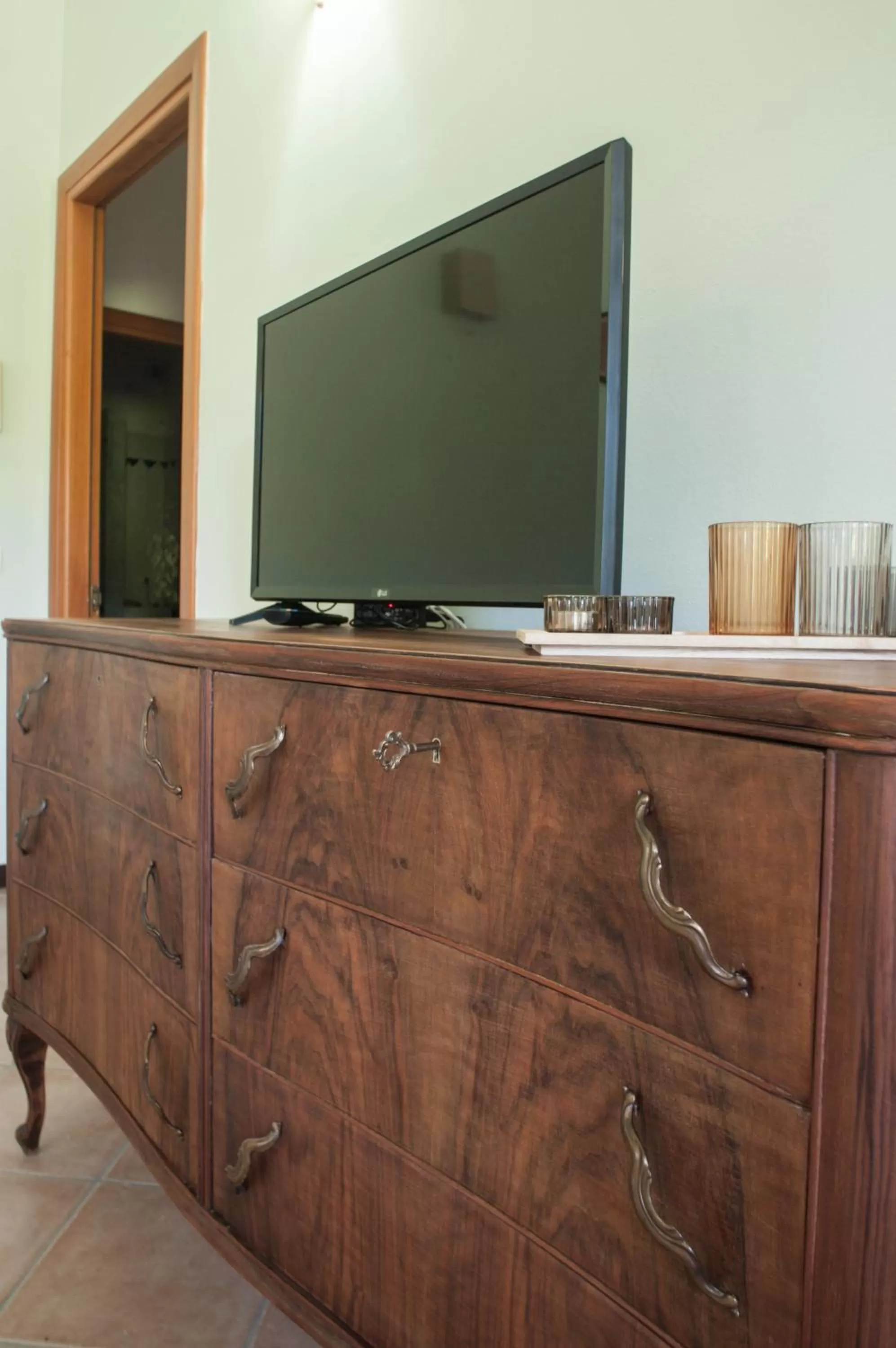 Living room, TV/Entertainment Center in CASALE LA FATA -tipico toscano immerso nelle colline tra Lucca e Versilia, 6 appartamenti indipendenti