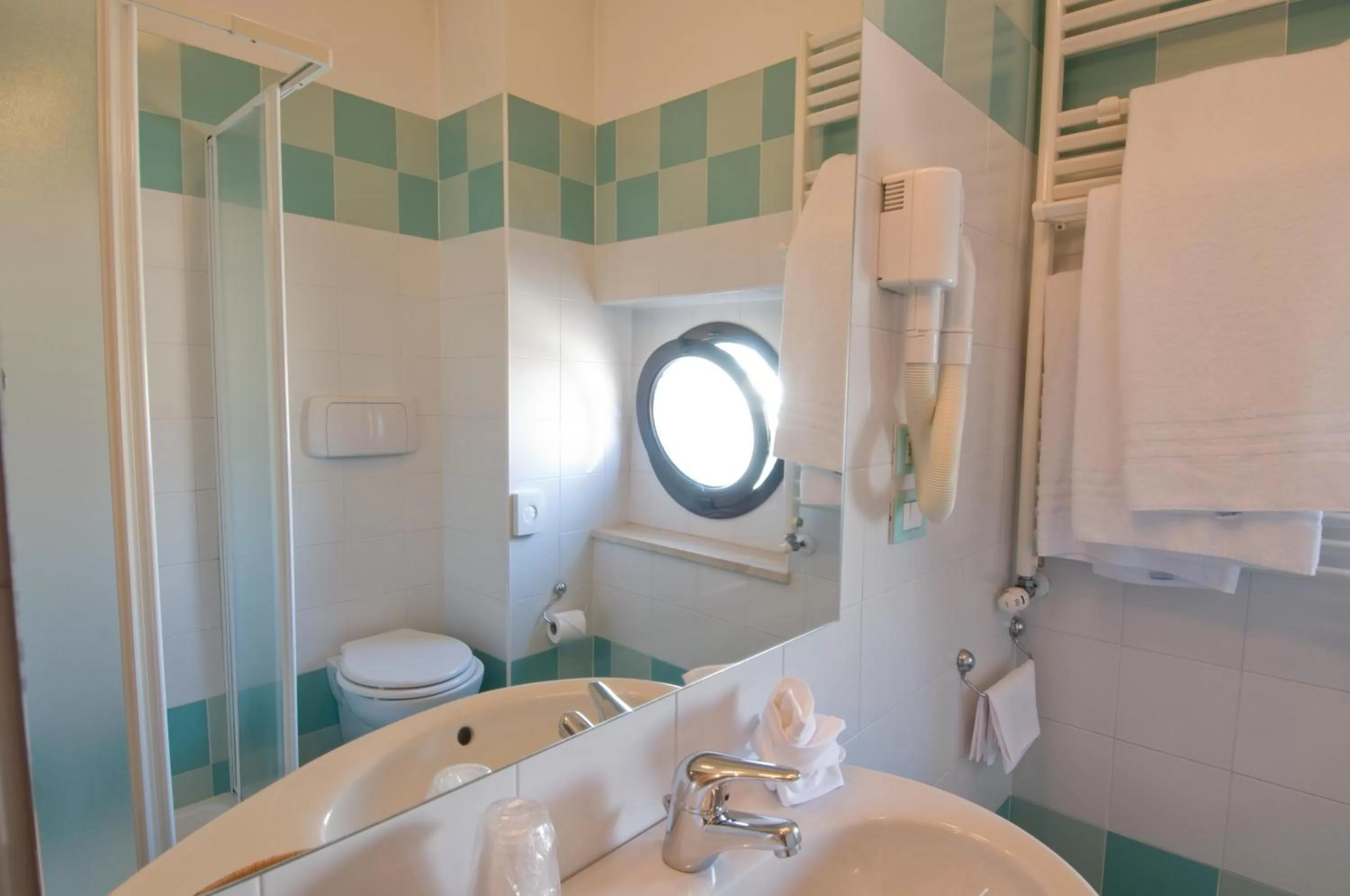 Shower in Palace Hotel Due Ponti