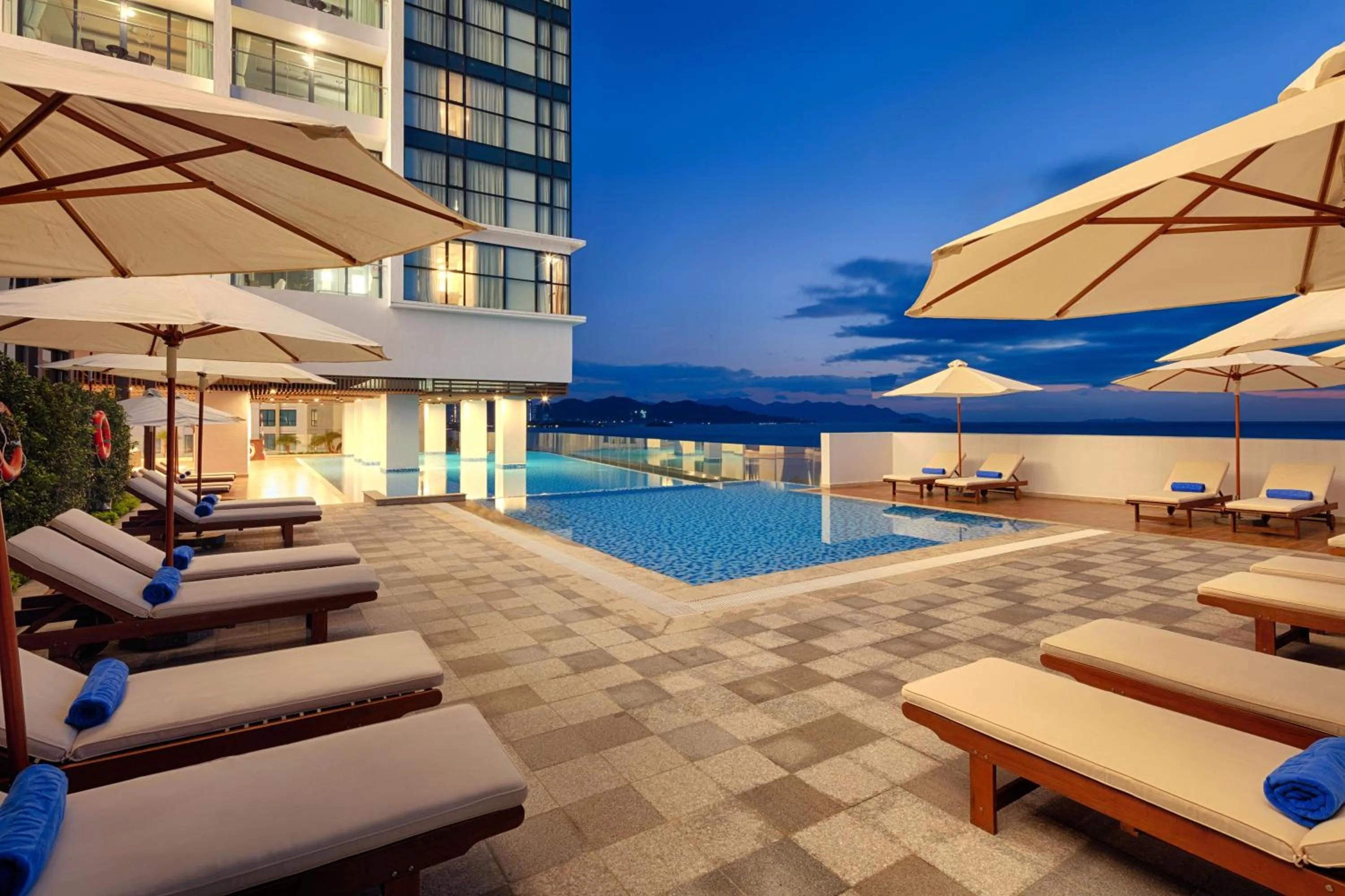 Swimming pool in Vinpearl Beachfront Nha Trang