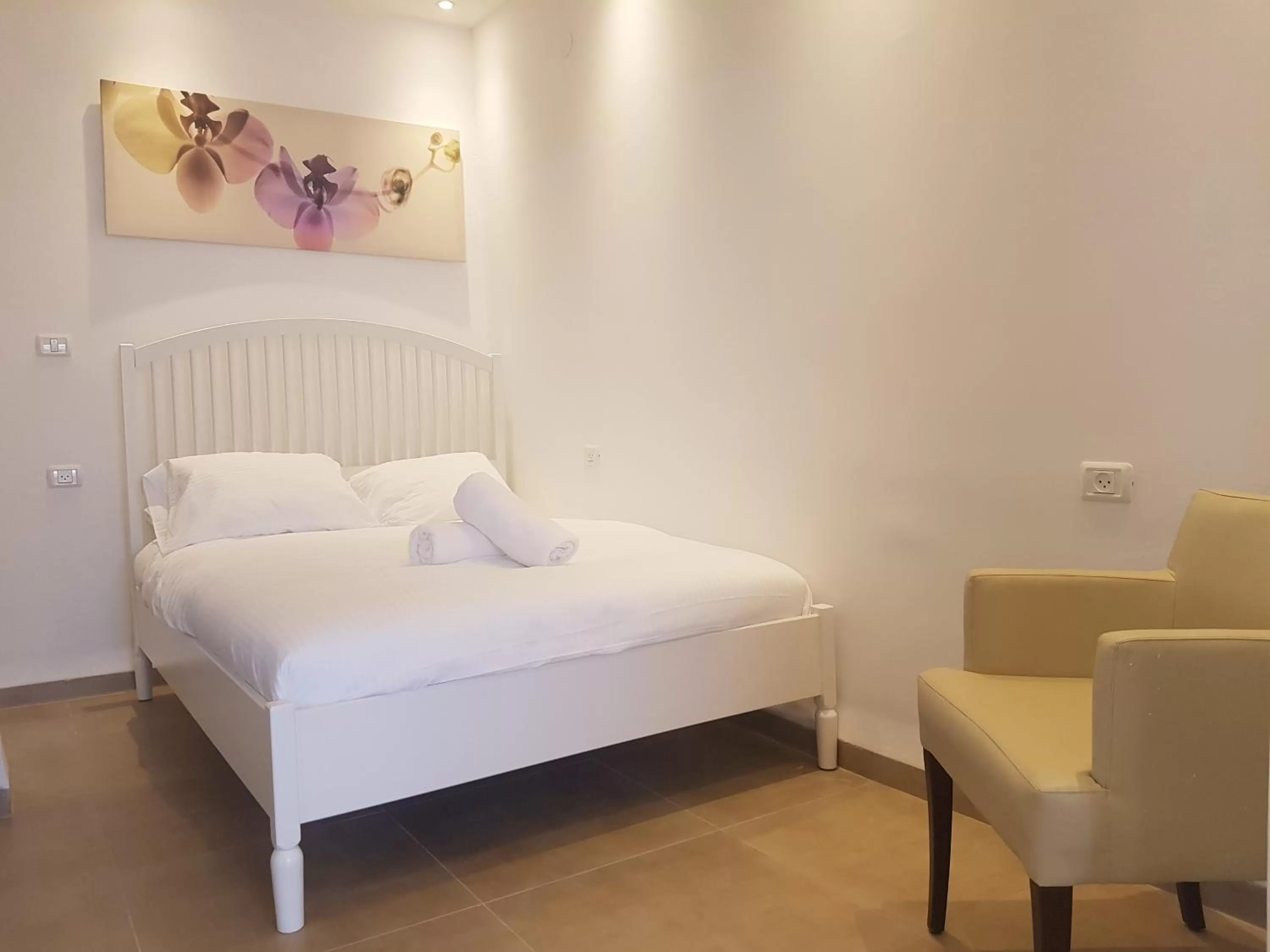 Bedroom, Bed in אבני החושן- Avnei Hoshen