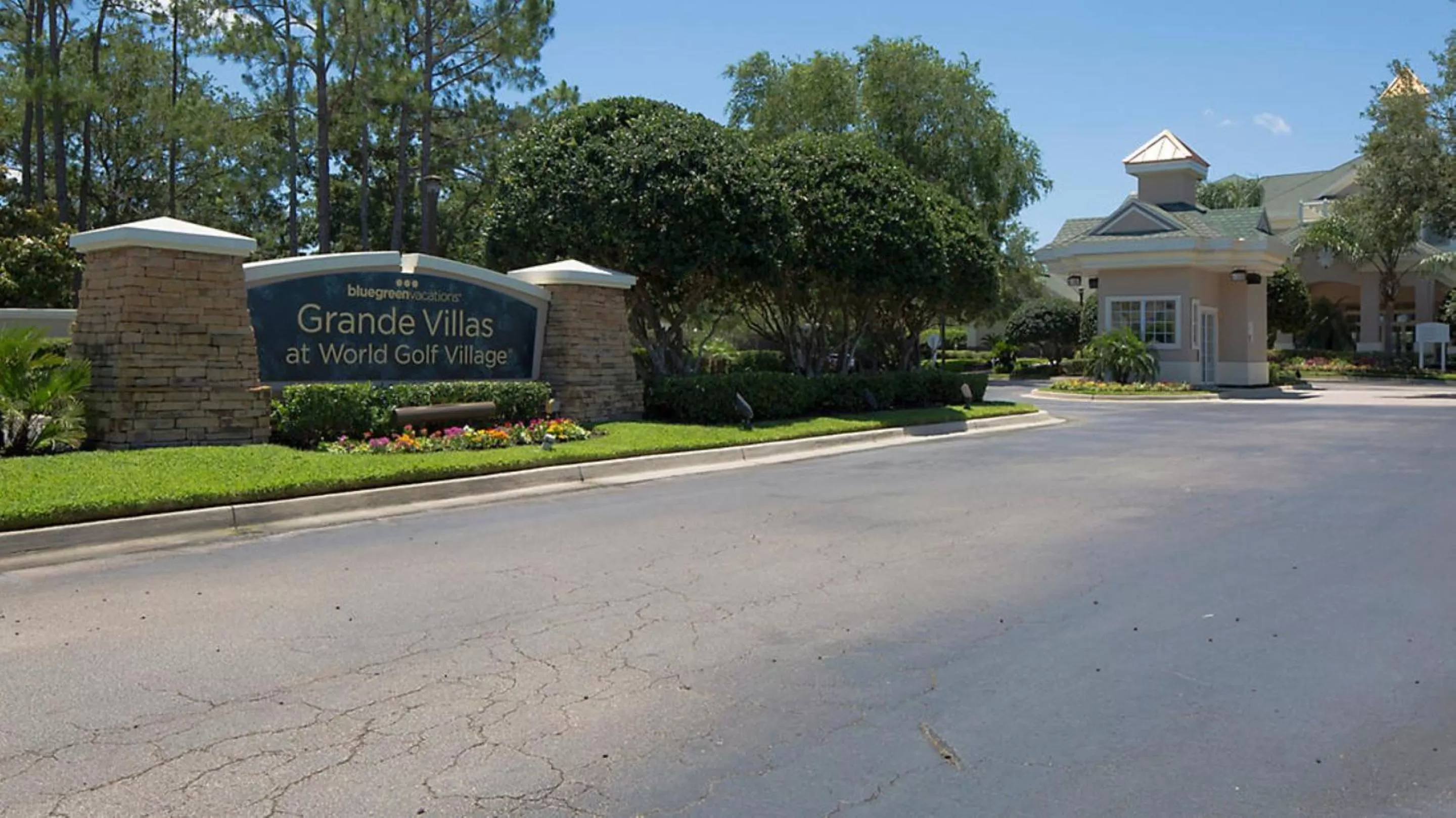 Property building in Bluegreen Vacations Grande Villas at World Golf Village