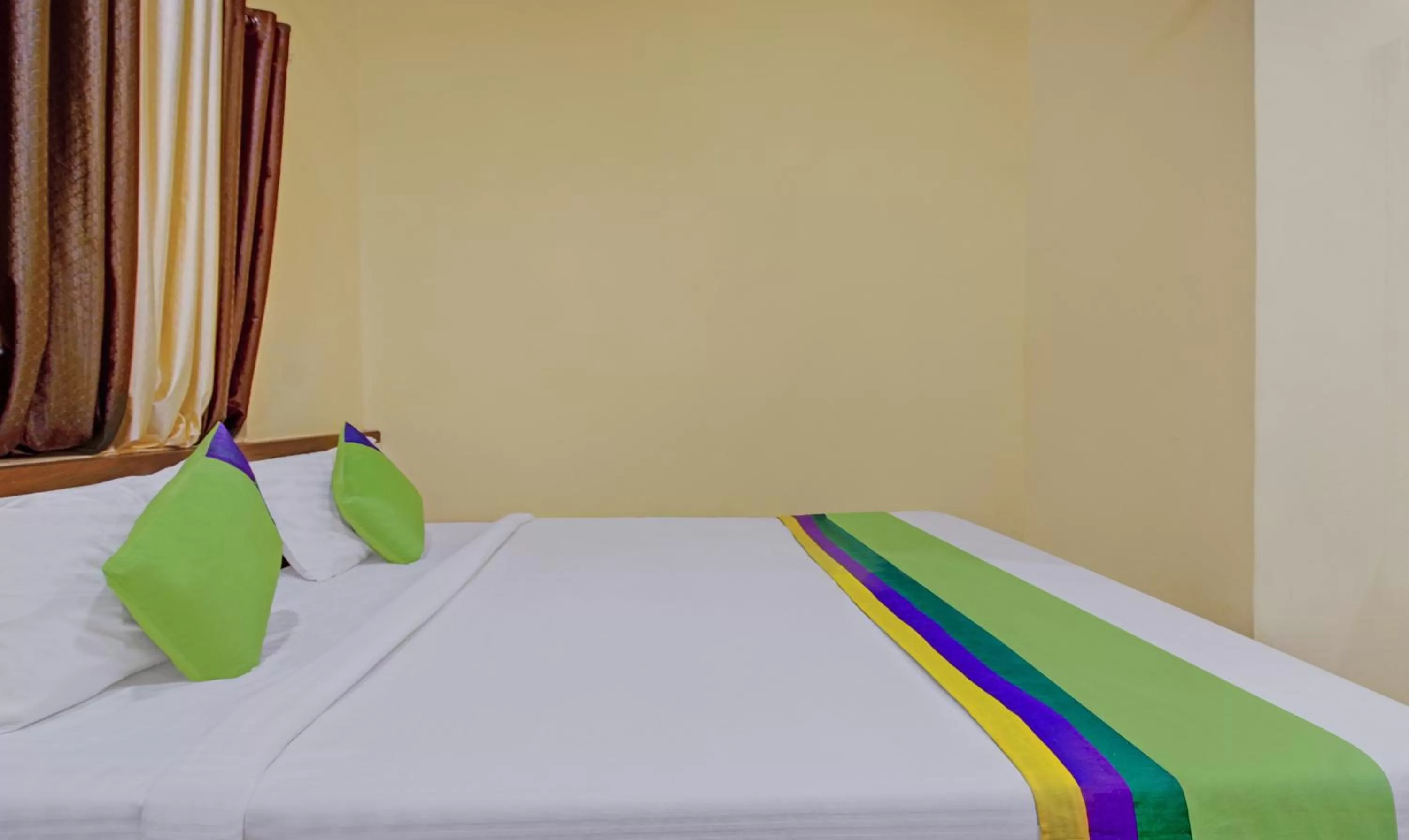 Bed in Treebo Trend Shalimar In The Forest Matheran