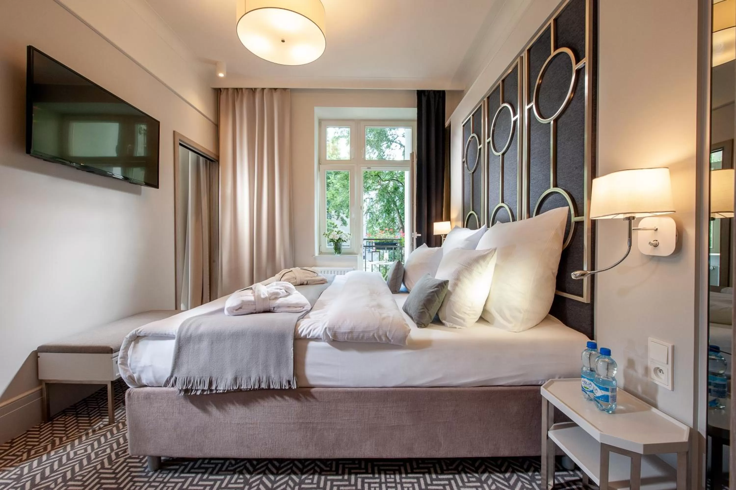 Bed in Amber Design Residence