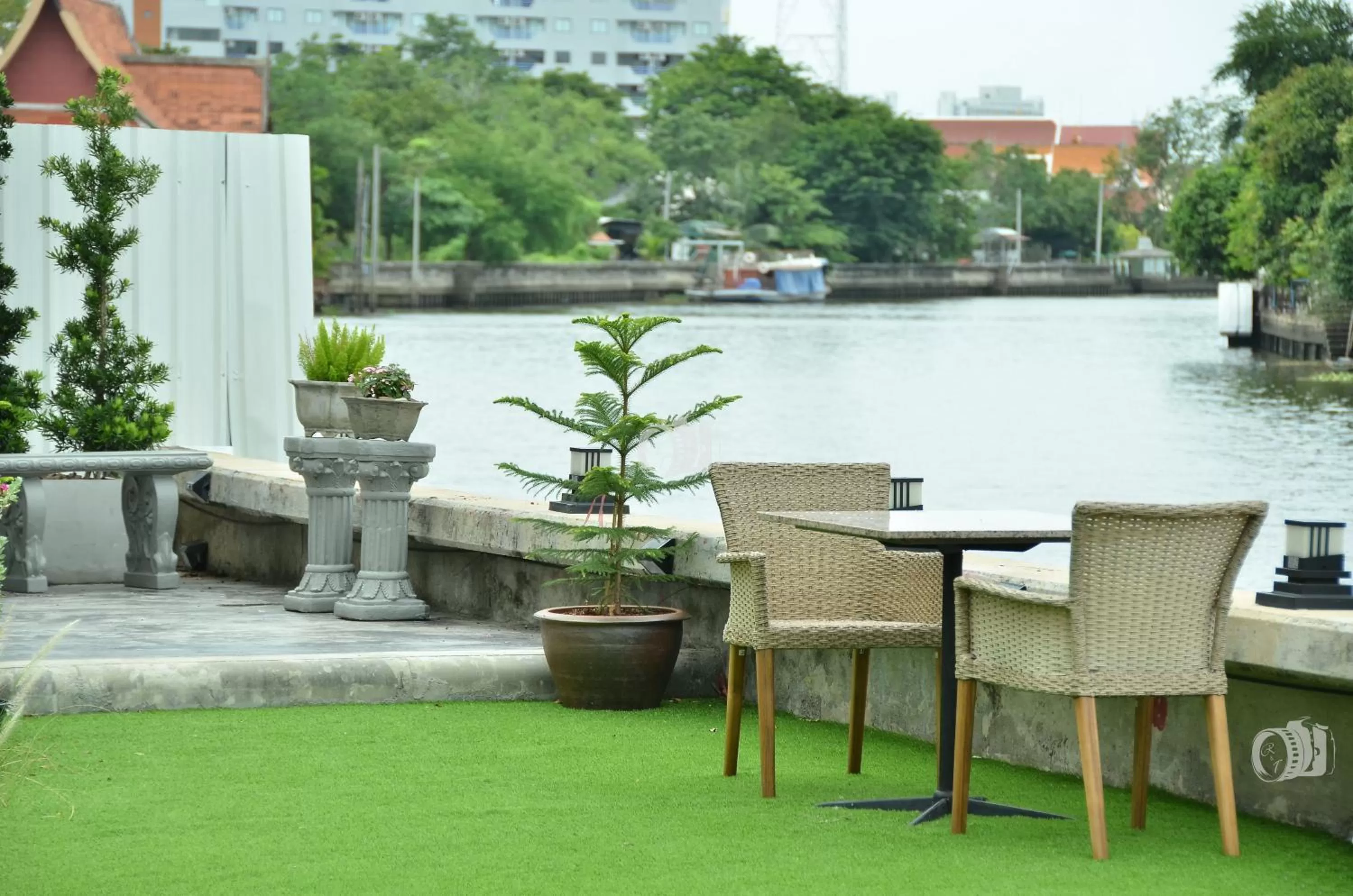 Restaurant/places to eat in NORN Rimklong Bangkok Hotel