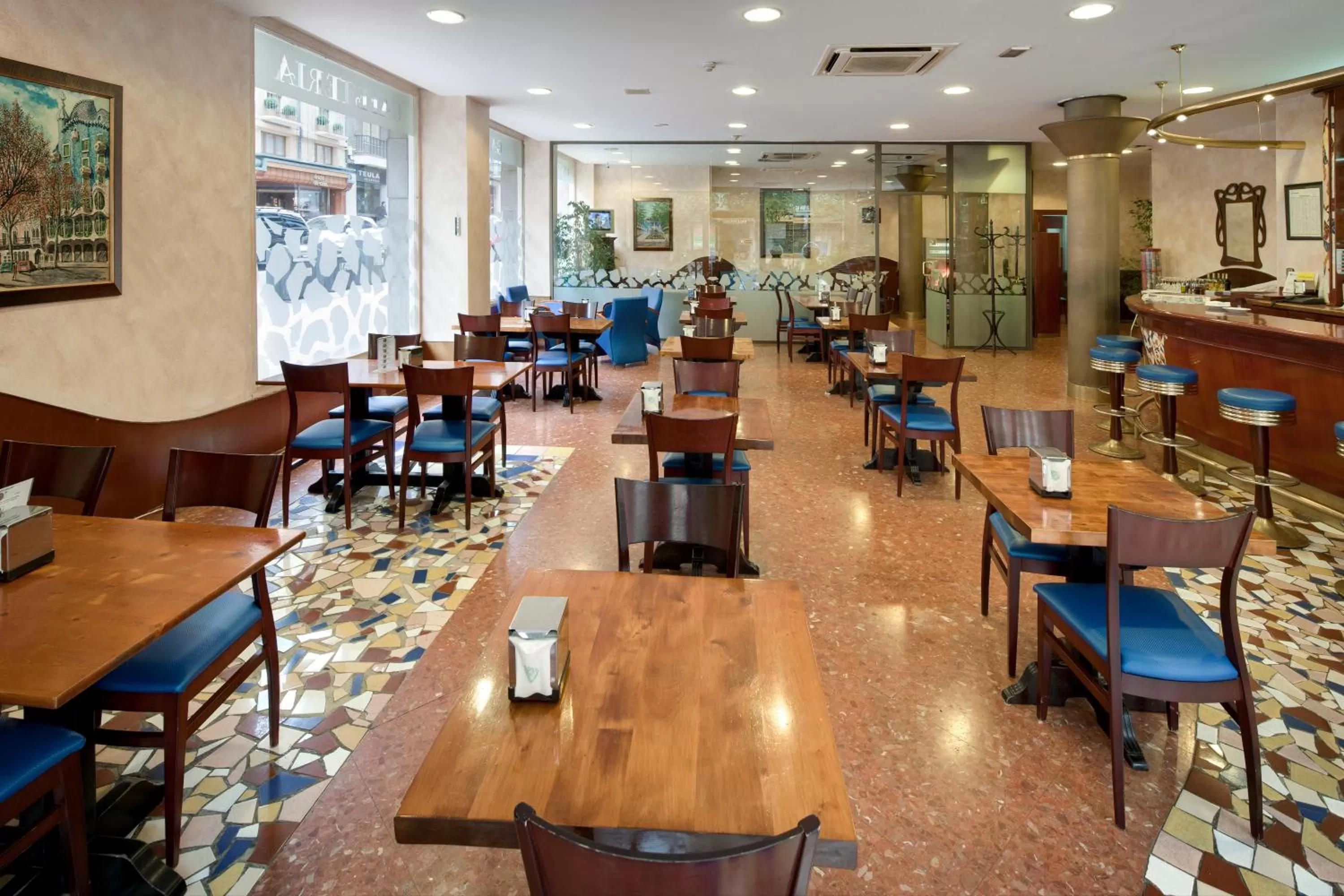Restaurant/places to eat in Hotel Gaudi