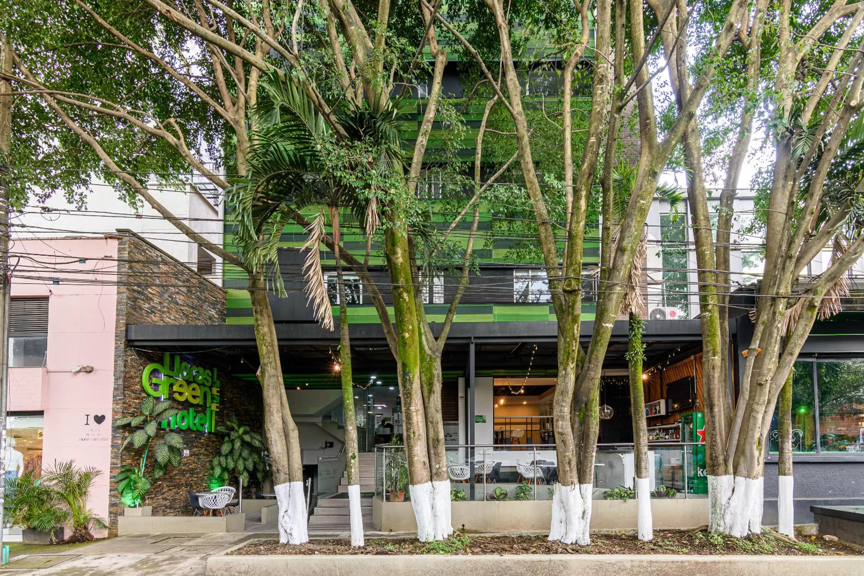 Facade/entrance in Lleras Green Hotel