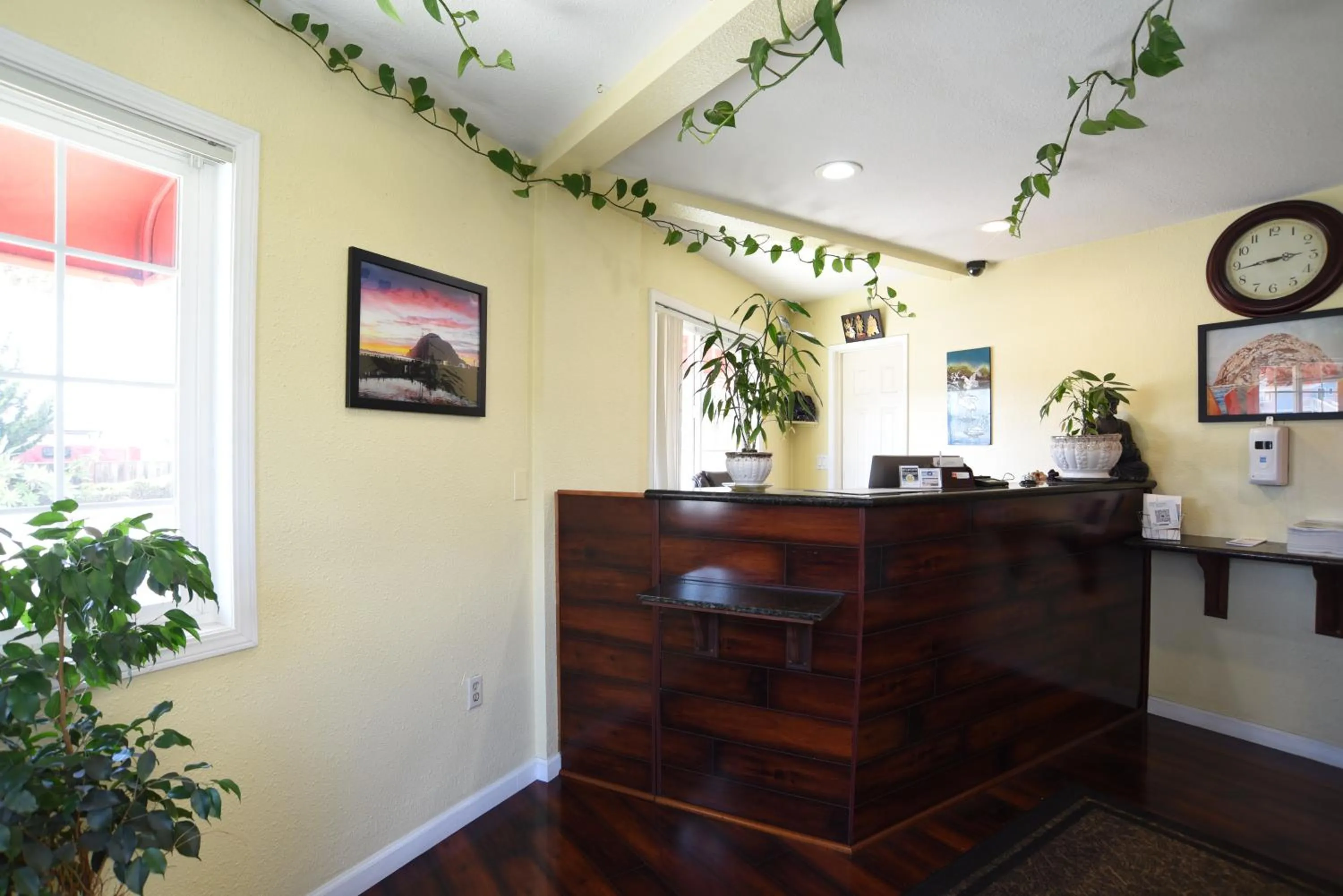 Property building in Morro Bay Beach Inn