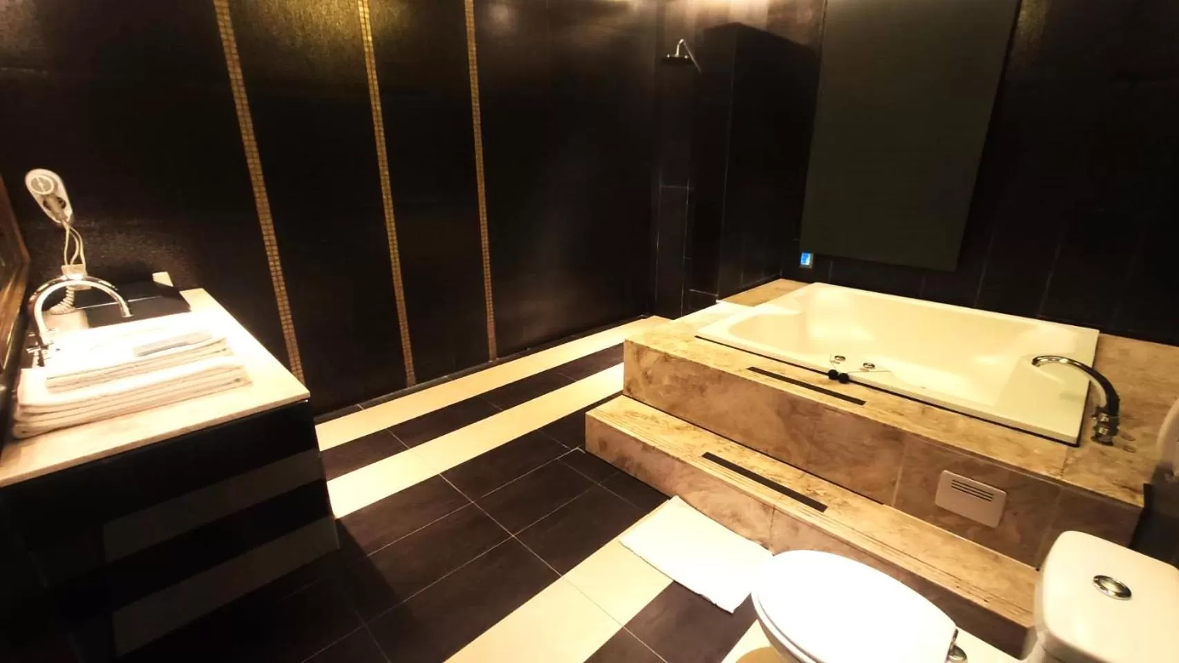 Bathroom in Shining Motel