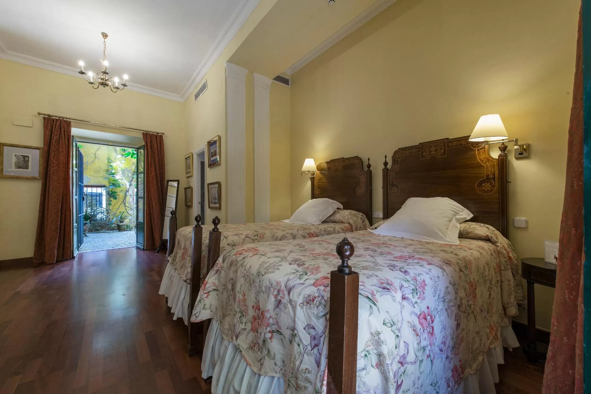 Bedroom, Bed in Hotel Las Casas de la Judería