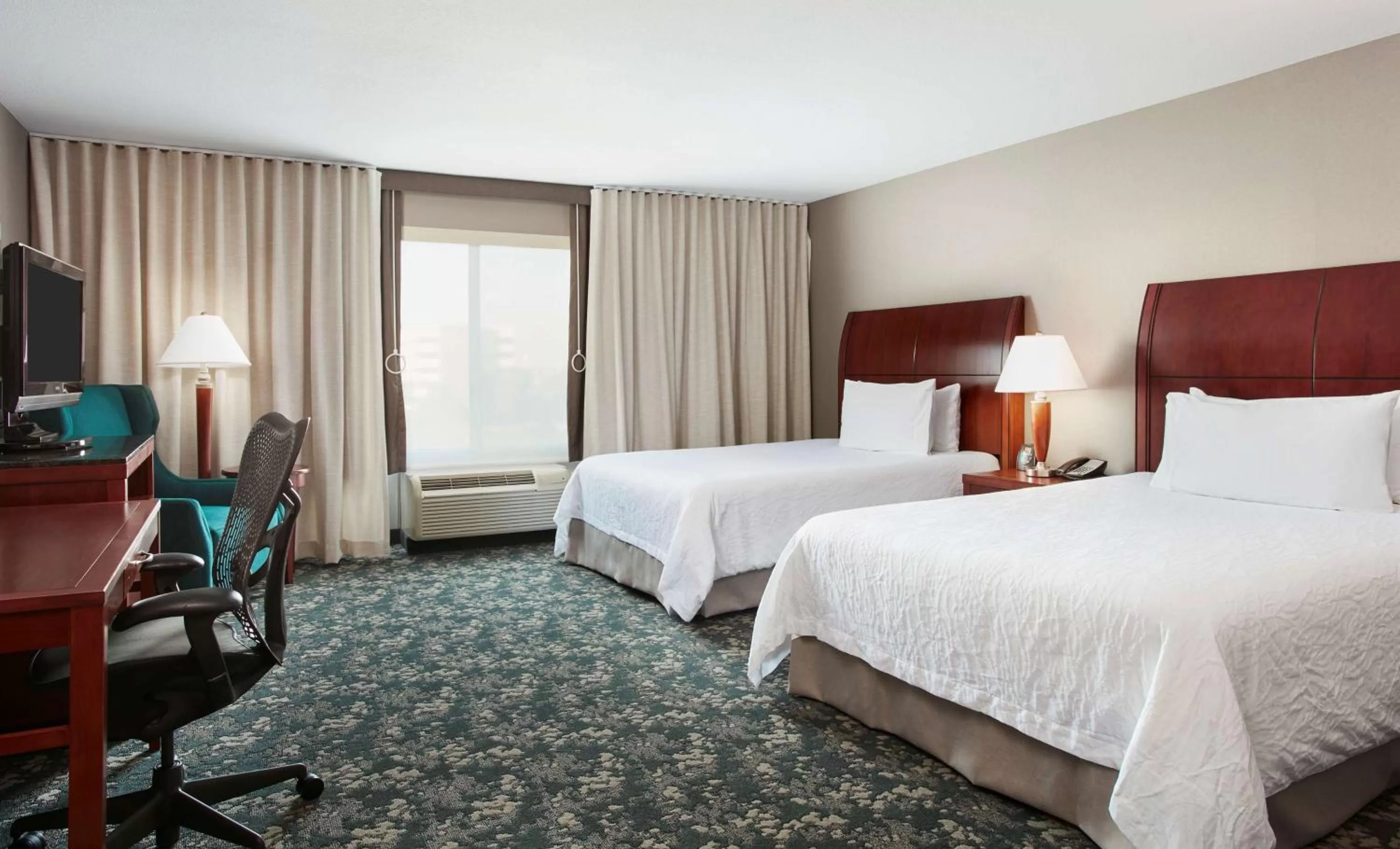 Bedroom, Bed in Hilton Garden Inn Naperville/Warrenville