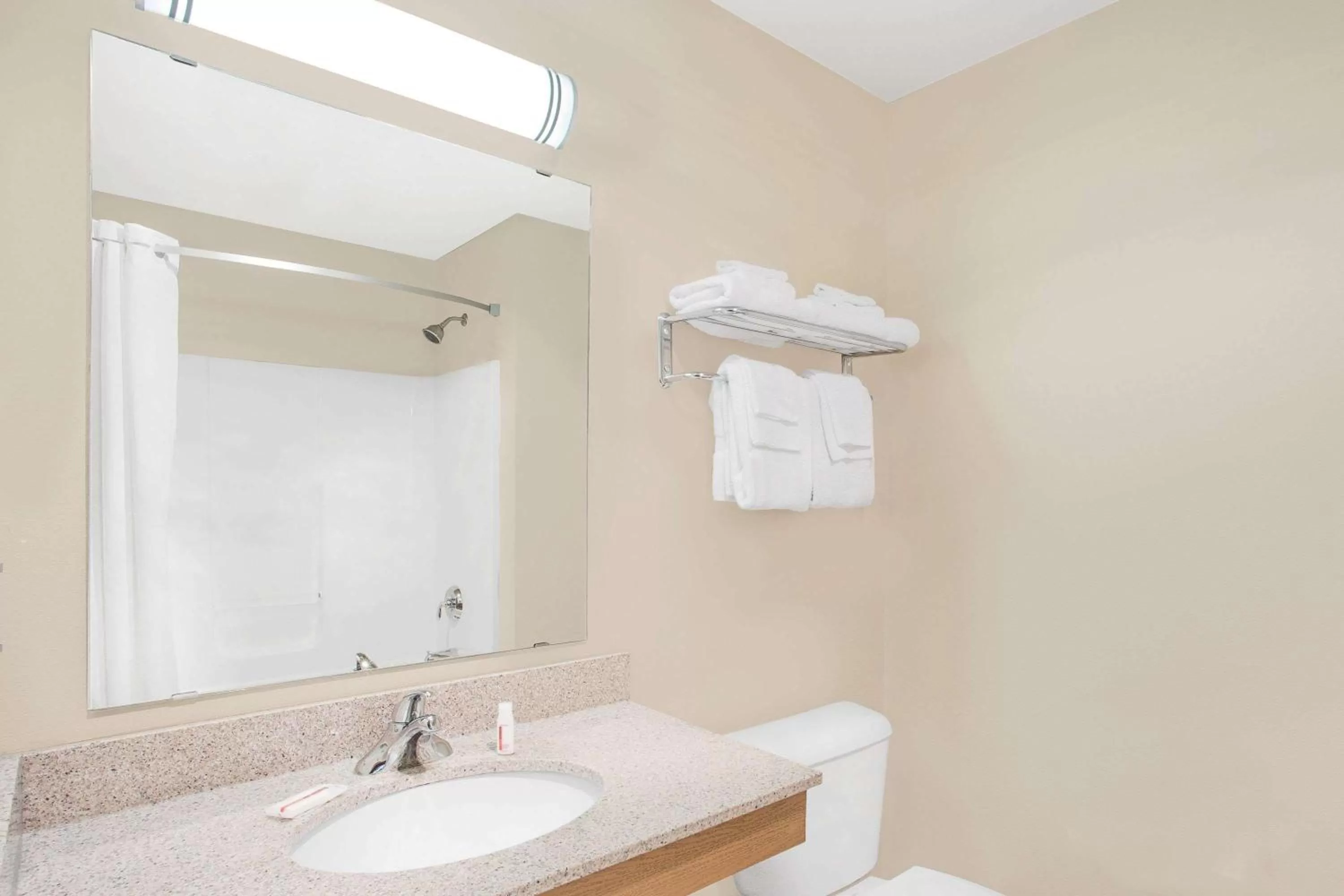 Bathroom in Darlington Inn